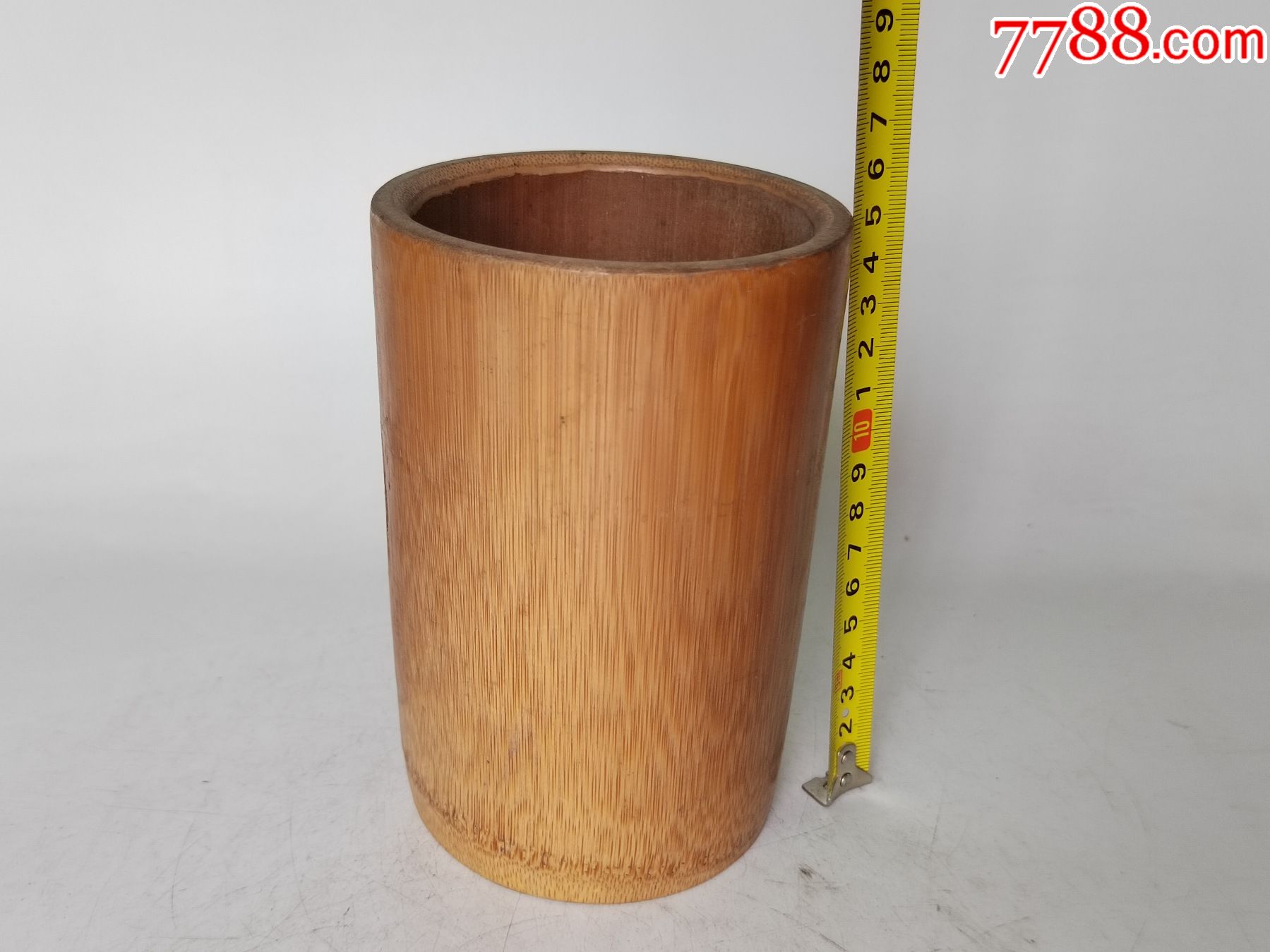 精美竹雕笔筒
