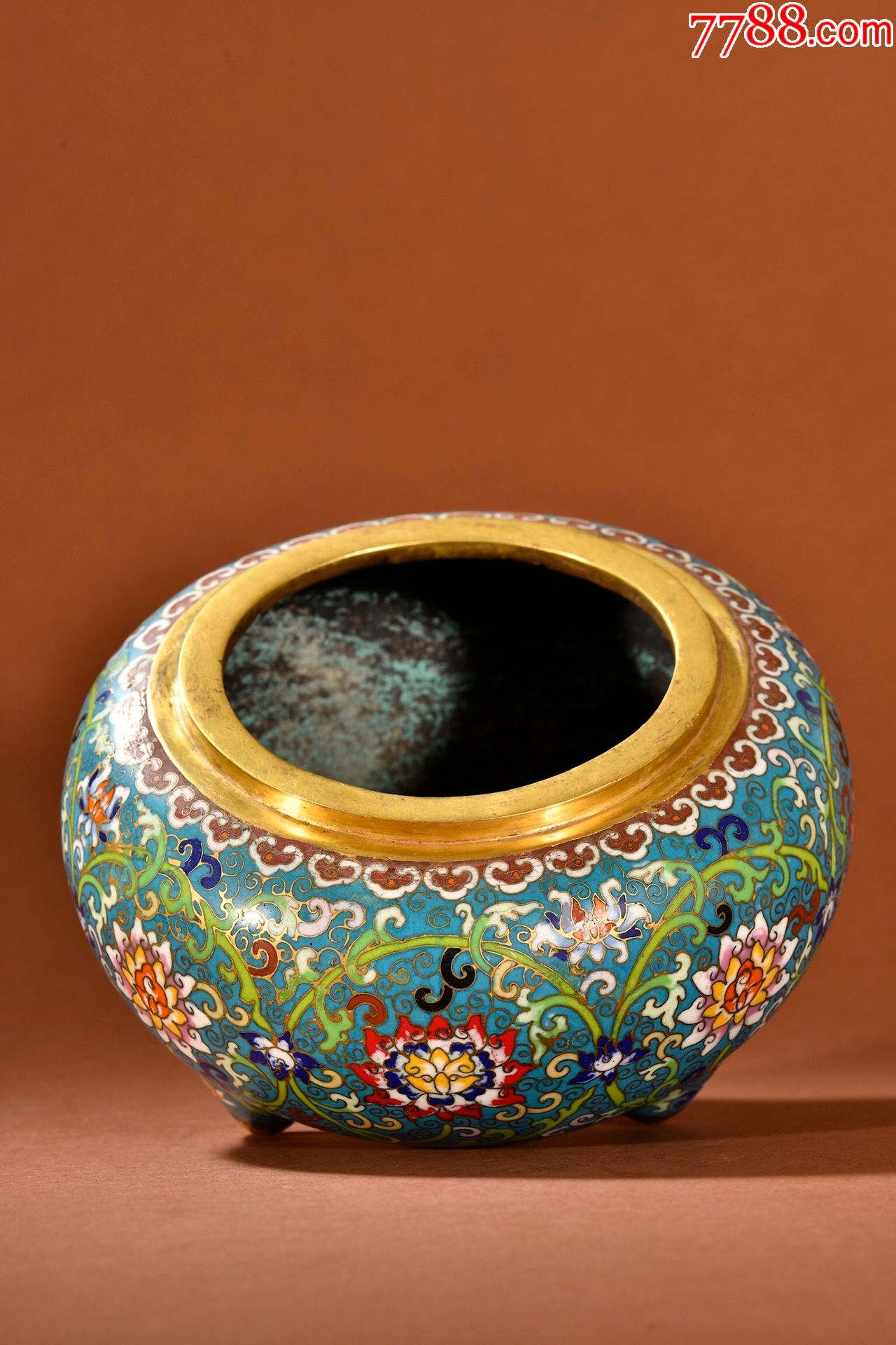 铜胎珐琅彩鎏金缠枝莲香薰炉