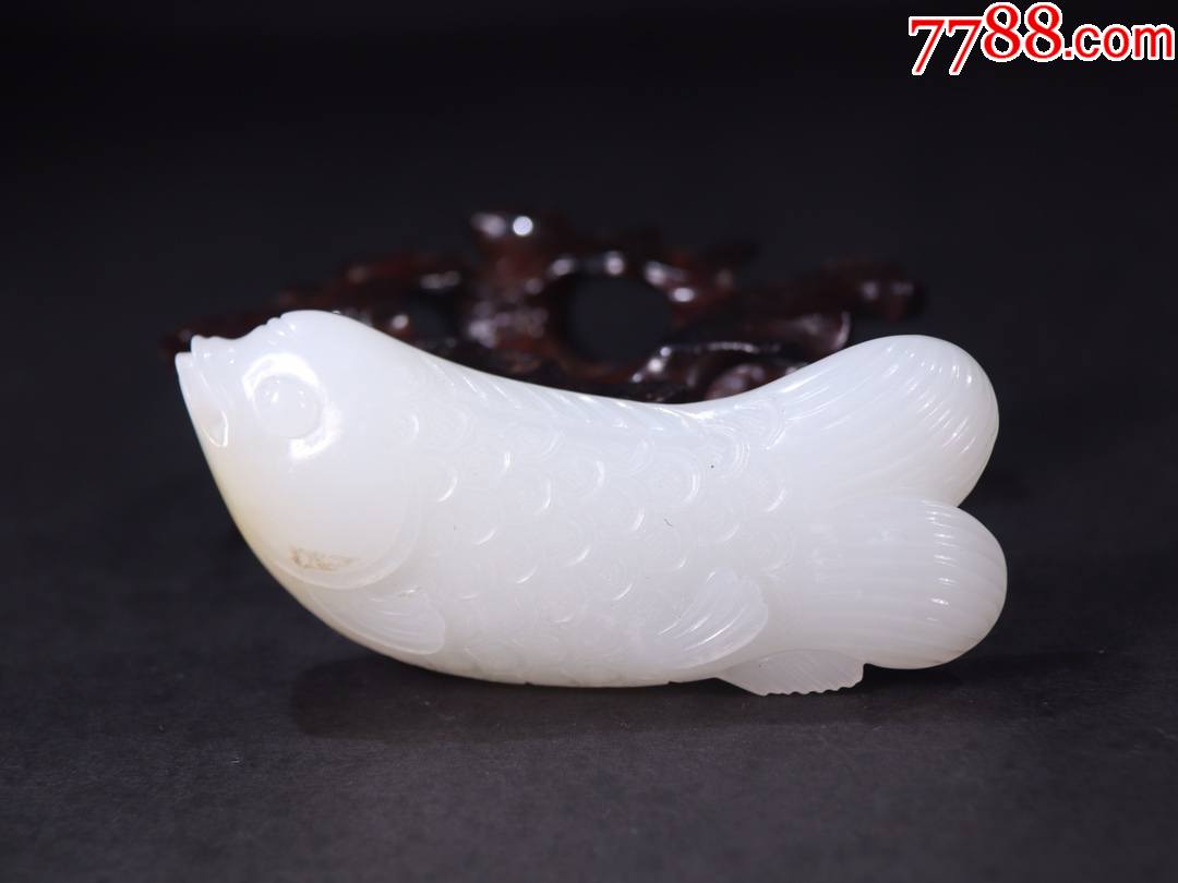 和田羊脂白玉鱼玉雕件