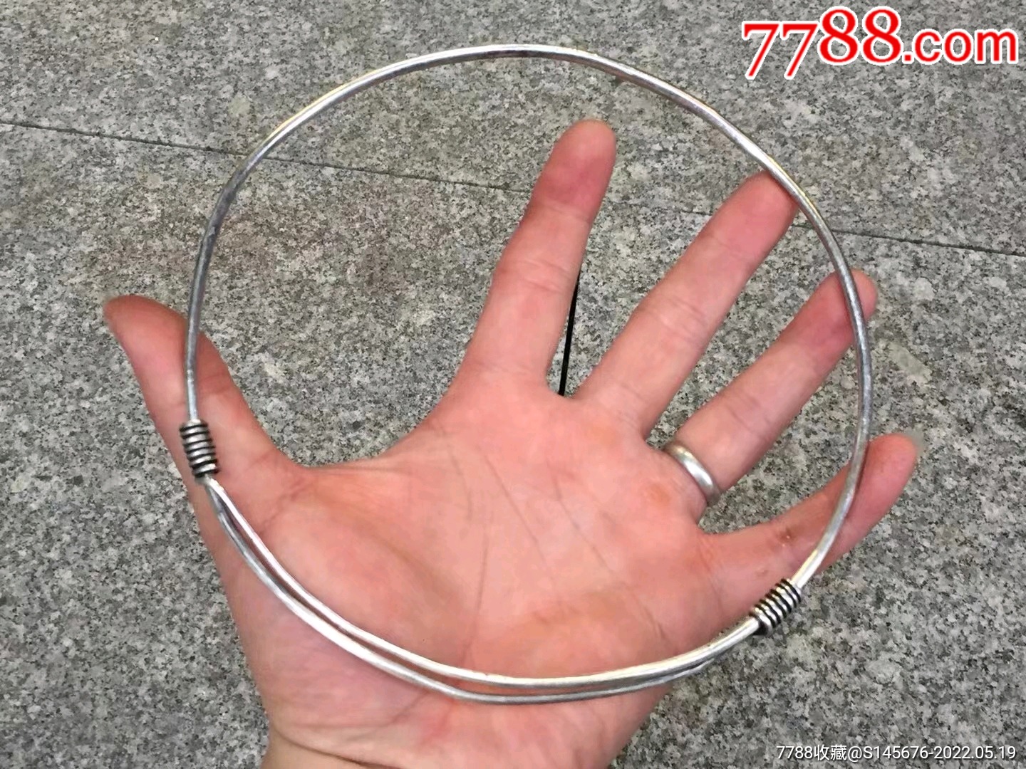 5cm自己能戴进,重52克特价简介:银项圈