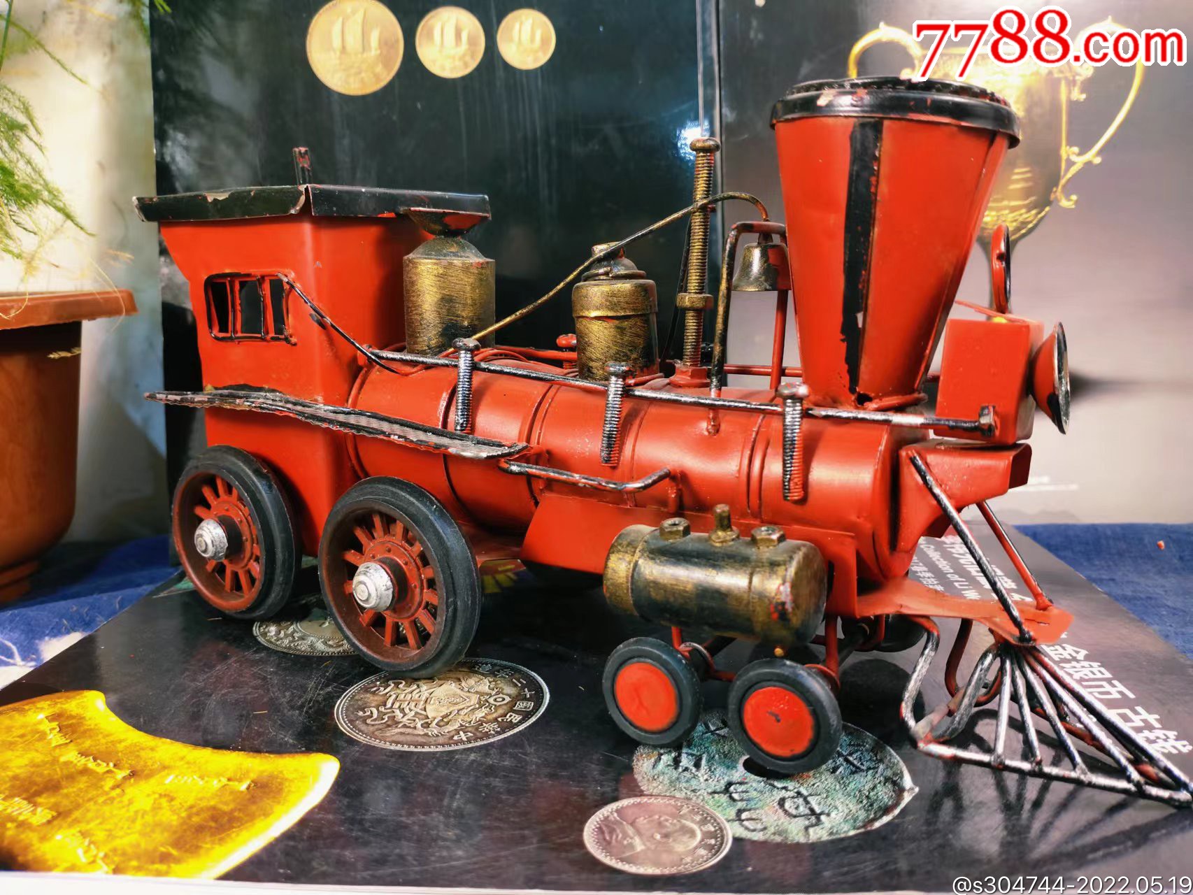 文革时期七八十年代老铁皮玩具蒸汽火车头摆件保存不错老铁皮玩具收藏