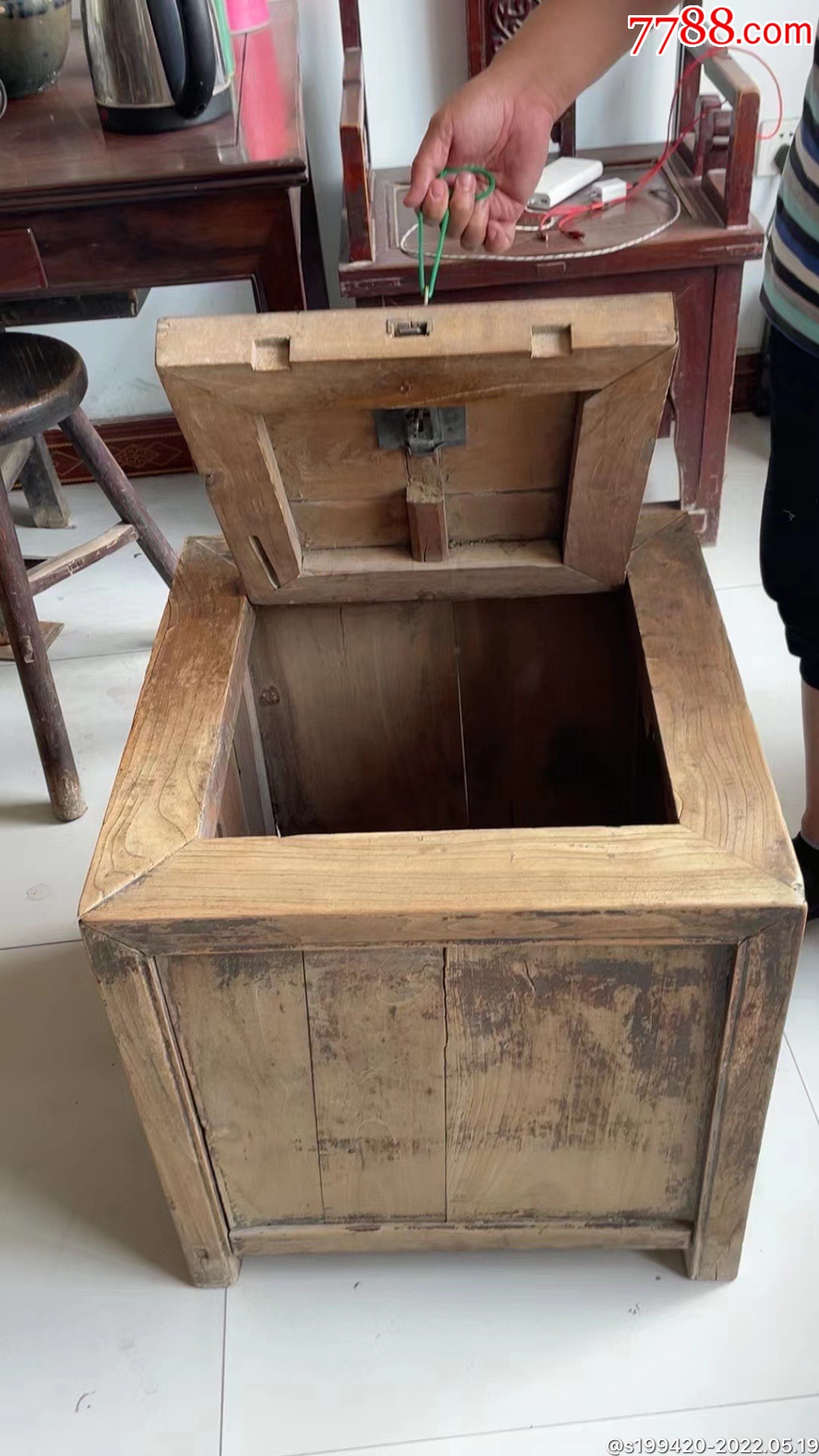 清代榆木钱柜长宽50高52铜锁带铜钥匙保存完好原汁原味展馆收藏摆放