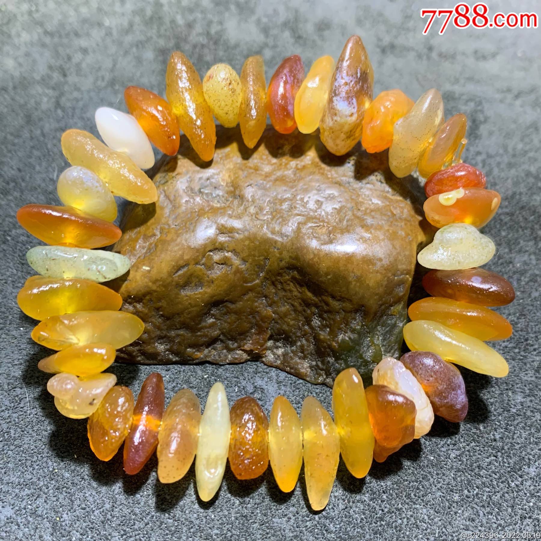 精美阿拉善瓜子型原石手串一条