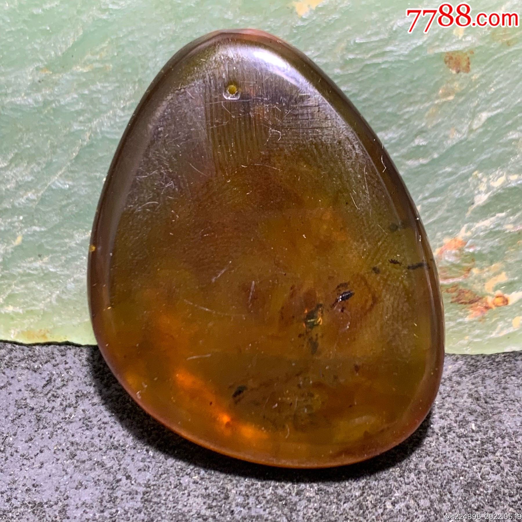 精美缅甸金棕珀随形大吊坠一个_琥珀_第2张_7788奇石收藏