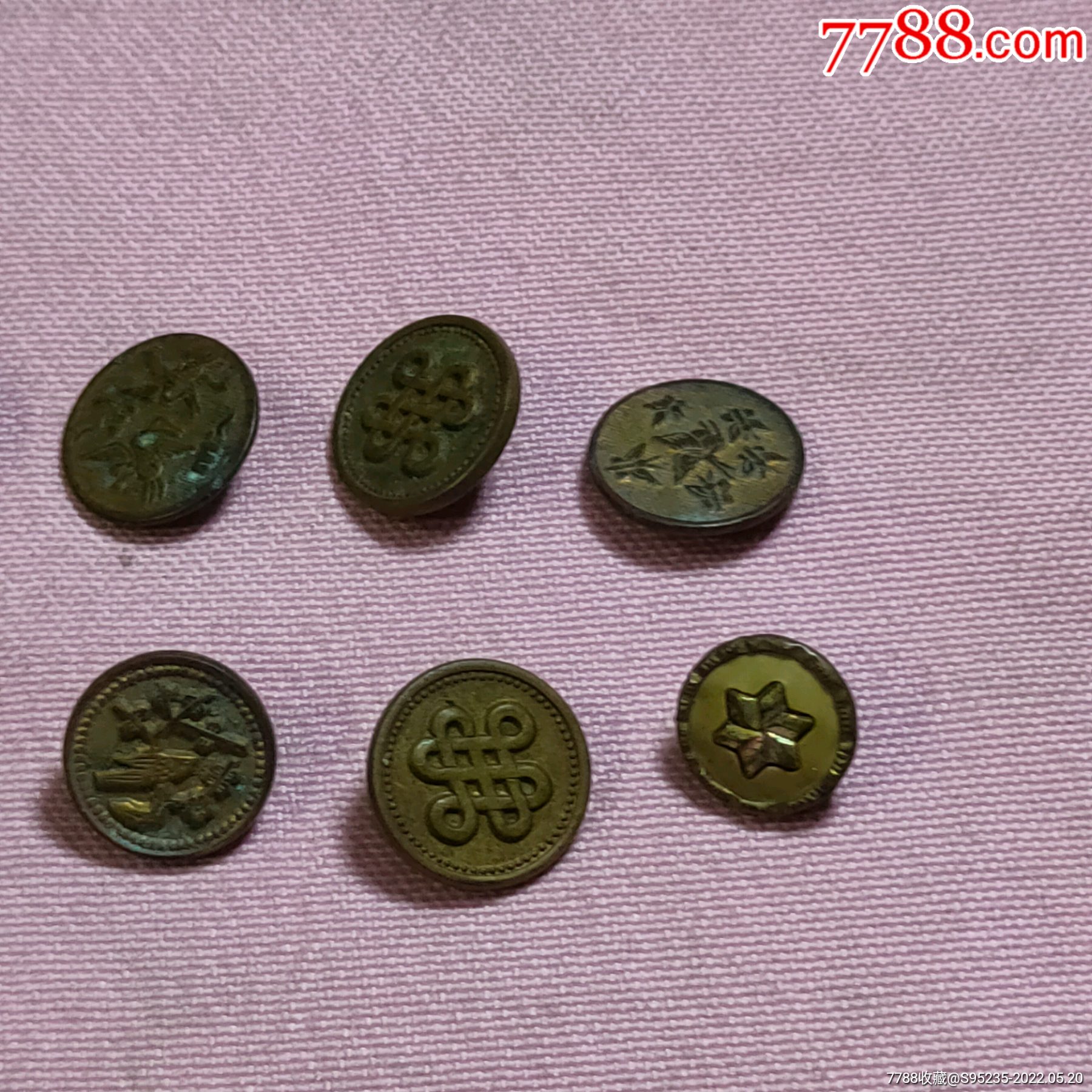 14枚清代到民国的衣服上的带雕刻的铜扣子
