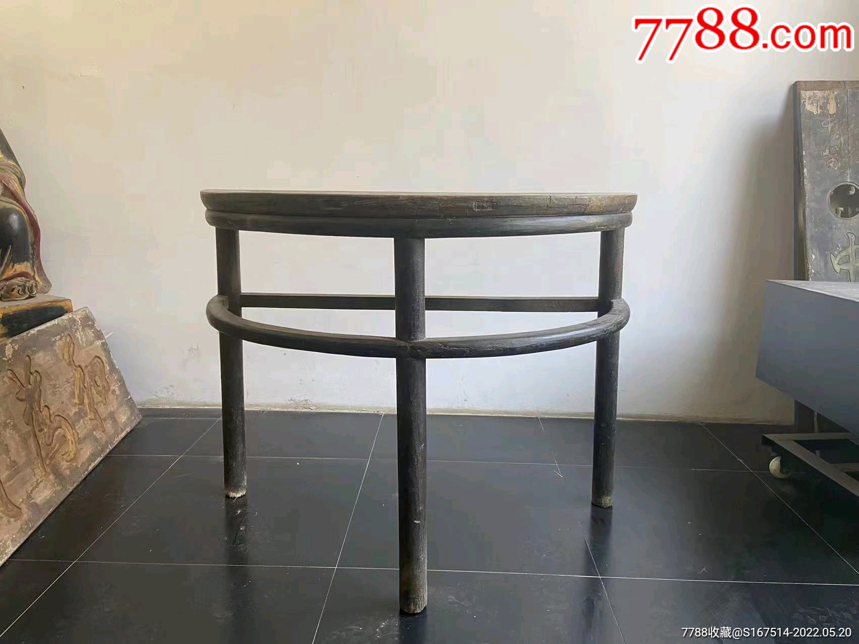 清代半圆桌古代大户人家客厅里放花瓶用的典型明式家具造型简练大气