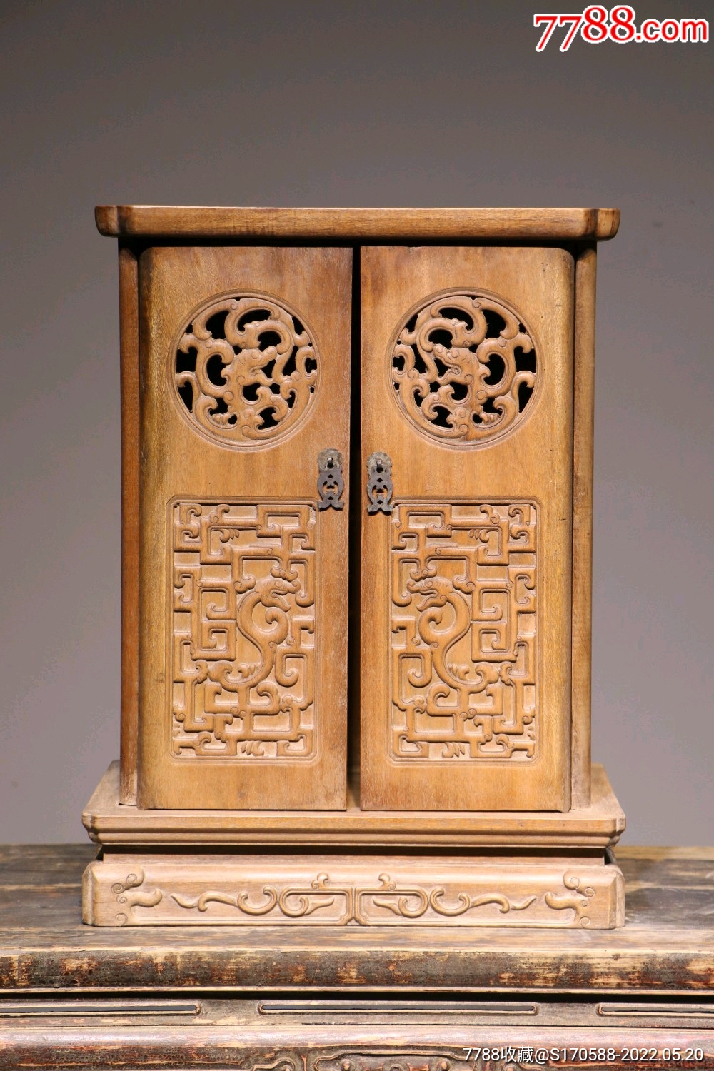 民国后期黄花梨木小佛龛完整无缺雕工精细包浆浓厚品相如图尺寸654632