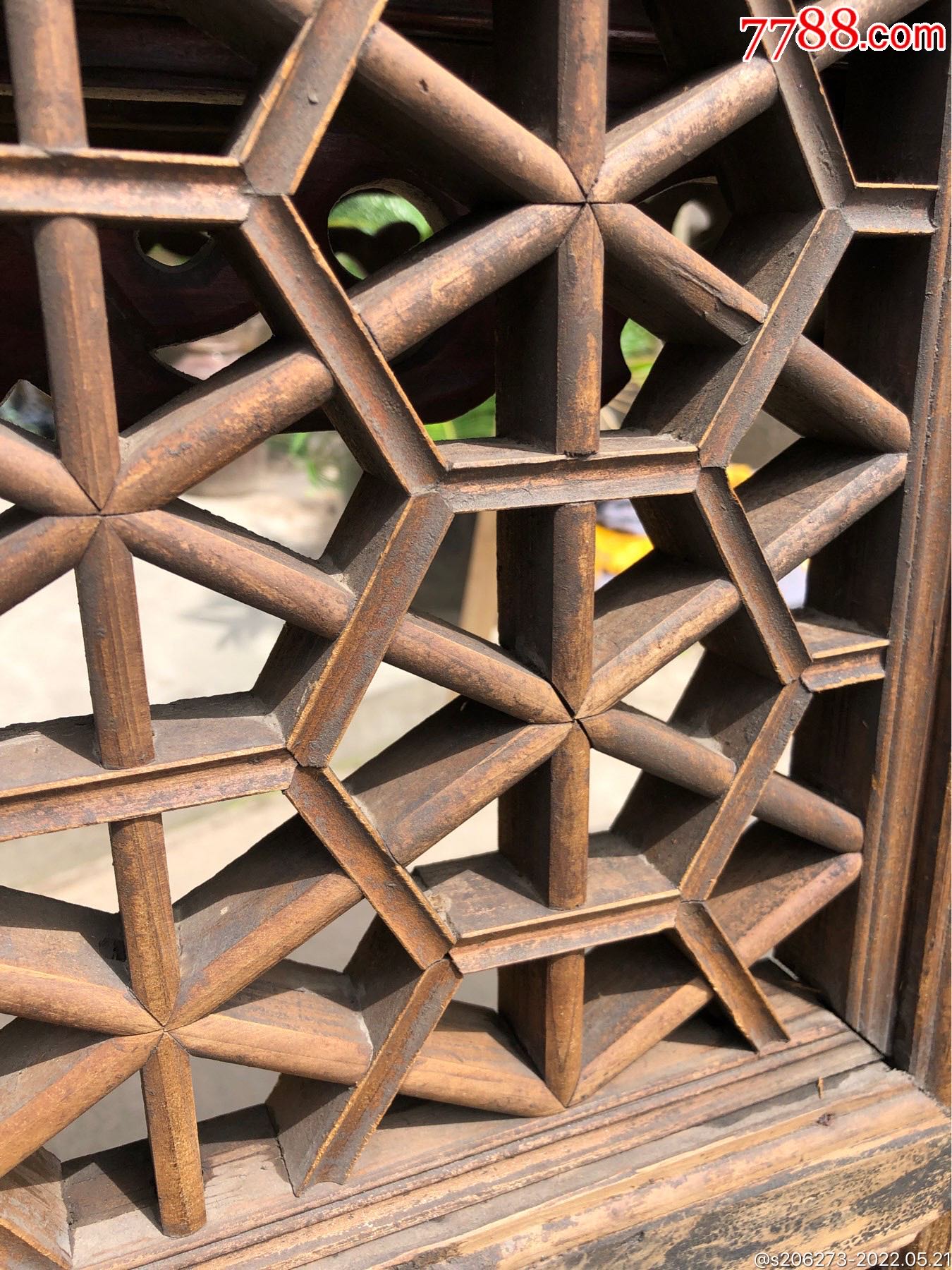 民国榫卯木雕花窗挂件一对