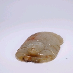 和田玉迦楼罗尺寸:长期点5厘米,宽5.1厘米,厚1.4厘米