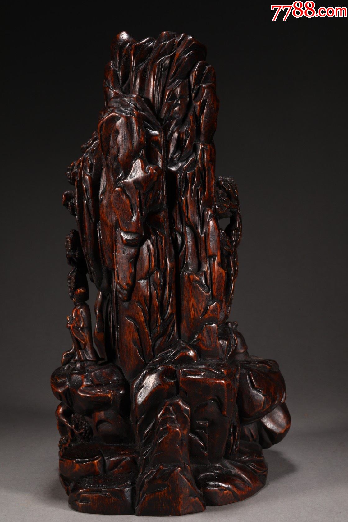 沉香松下高仕摆件