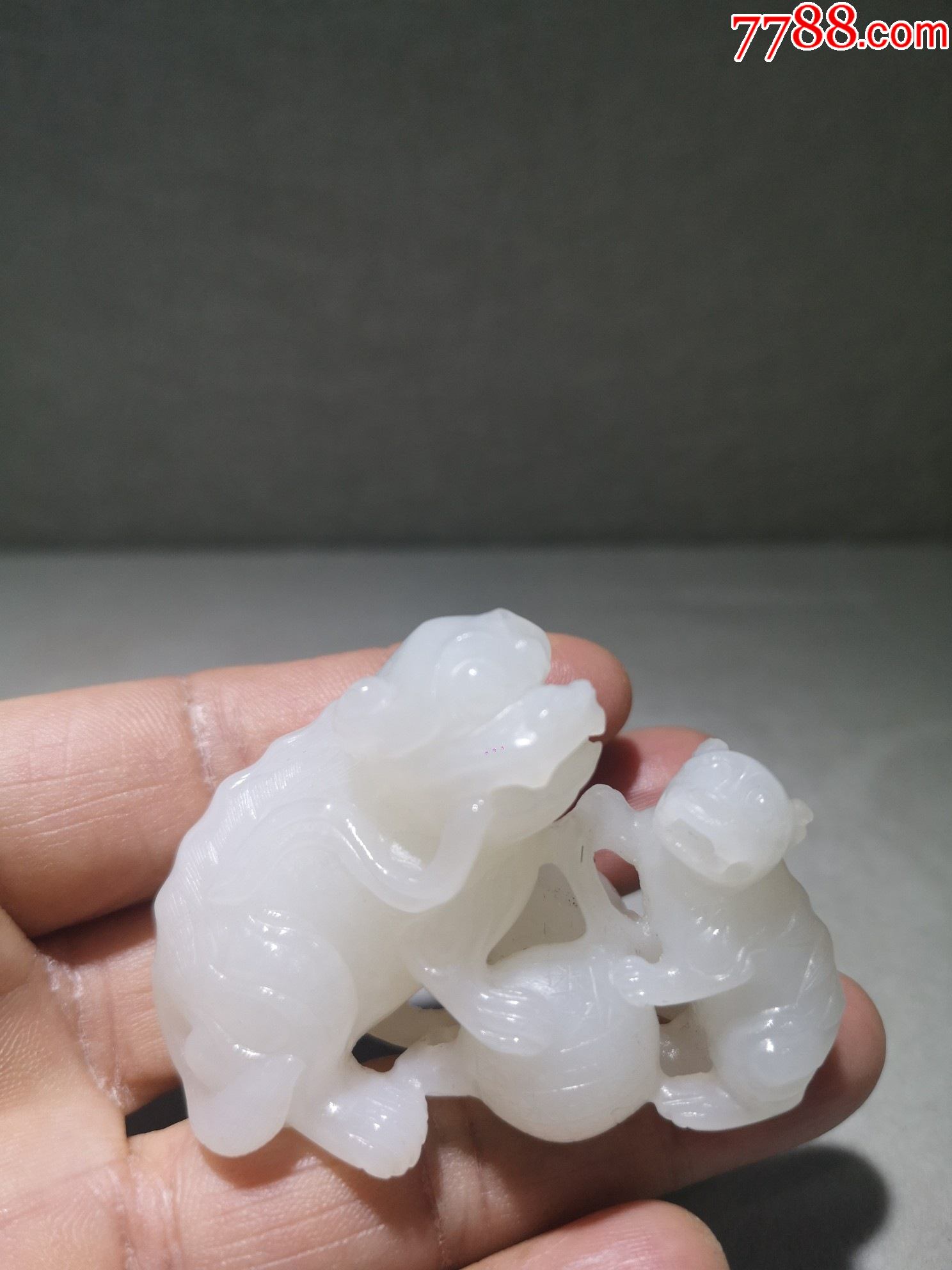 和田白玉"狮子滚绣球"手把件_价格12000元_第1张_7788商城__七七八八