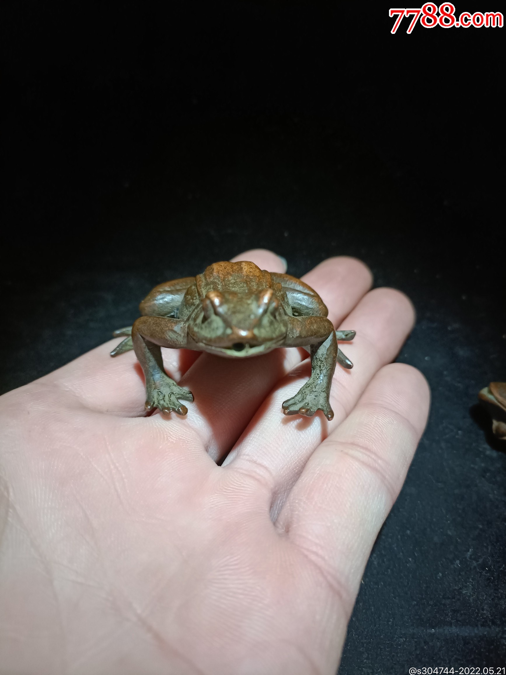 铜青蛙一对栩栩如生包浆醇厚可做茶宠的首选值得收藏