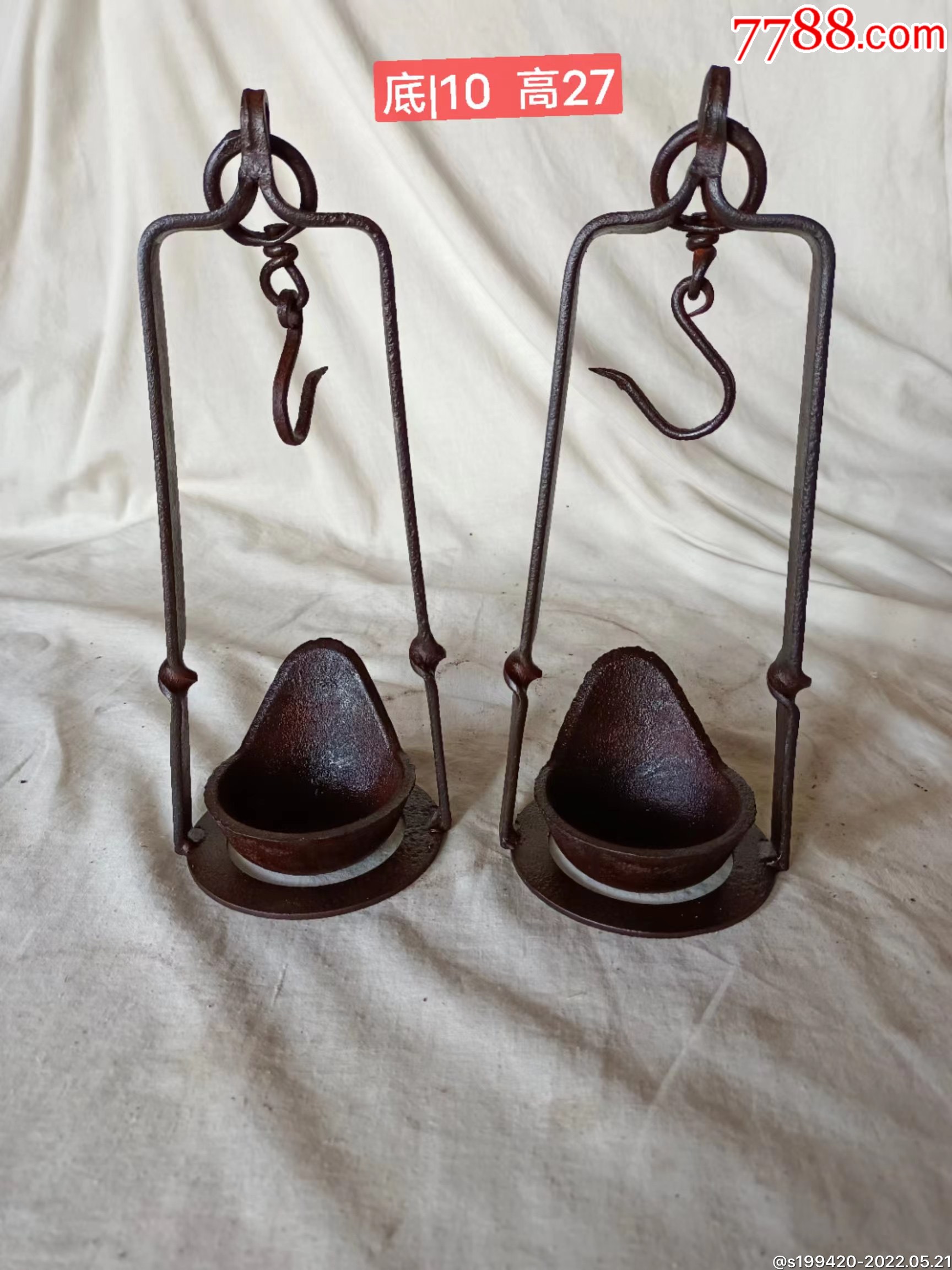 老铁制油灯一对复古装修装饰佳品