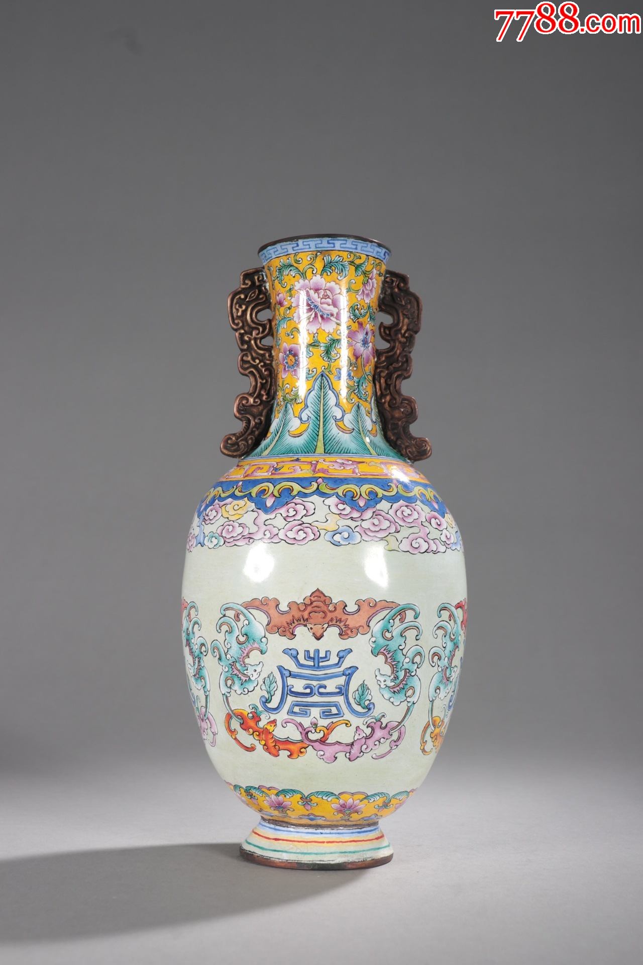 铜胎画珐琅五福捧寿夔龙双耳瓶