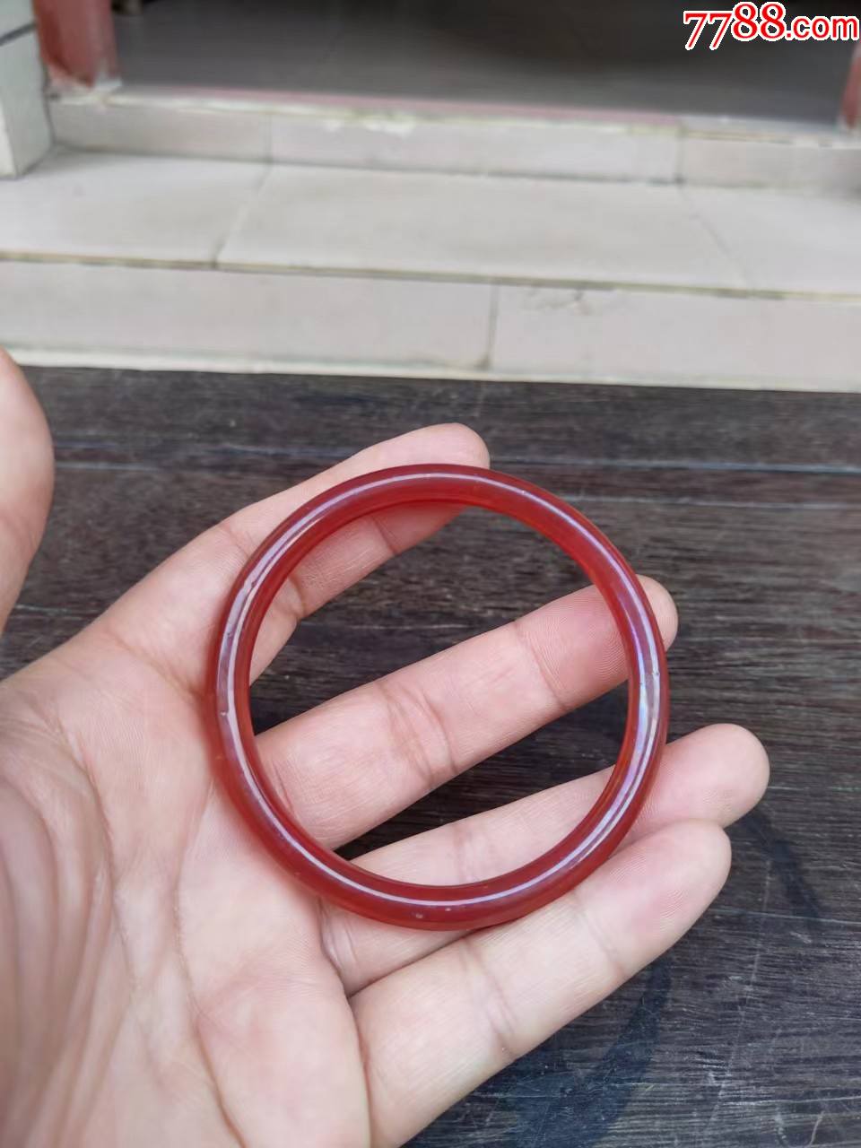 一支民国红琉璃手镯