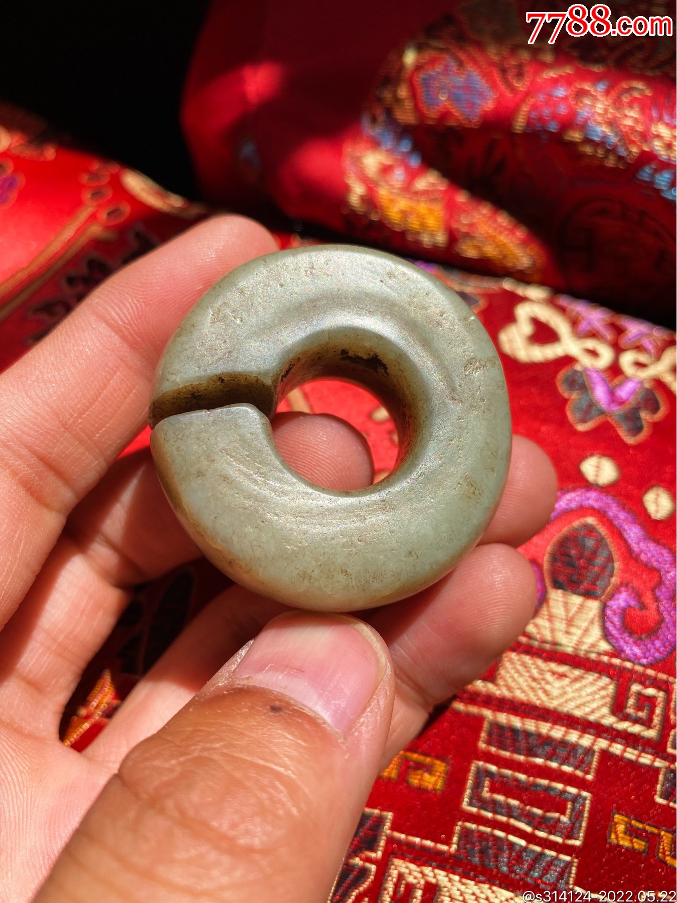 红山时期哈民文化开口玉珏最早的人类佩戴饰品开口典型俩面均带有加工