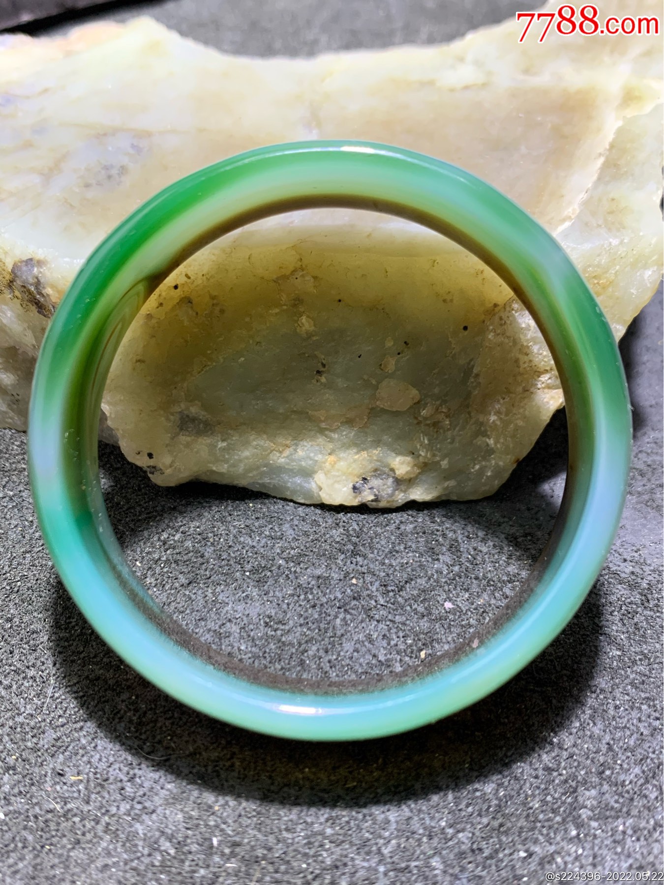 精美缠丝玛瑙小手镯一只