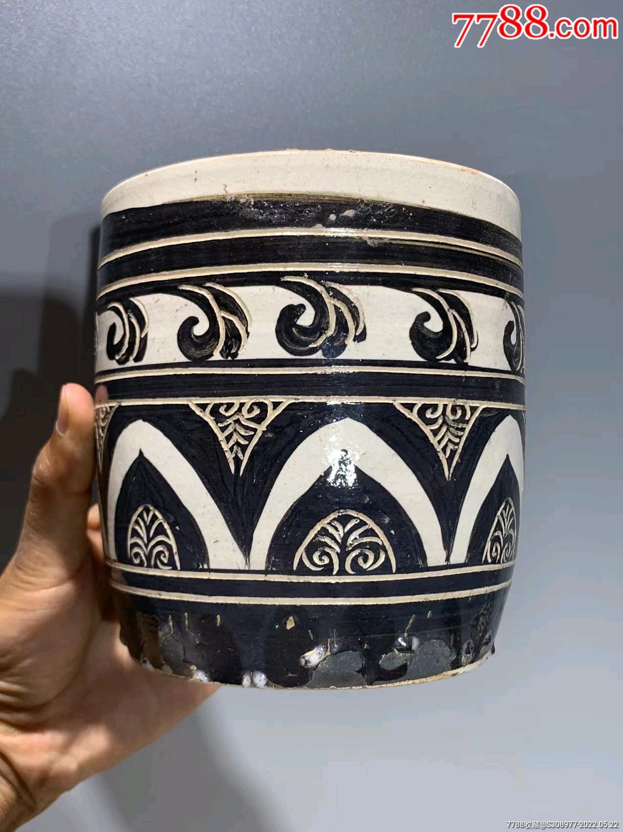 宋代白底黑花海水纹笔筒