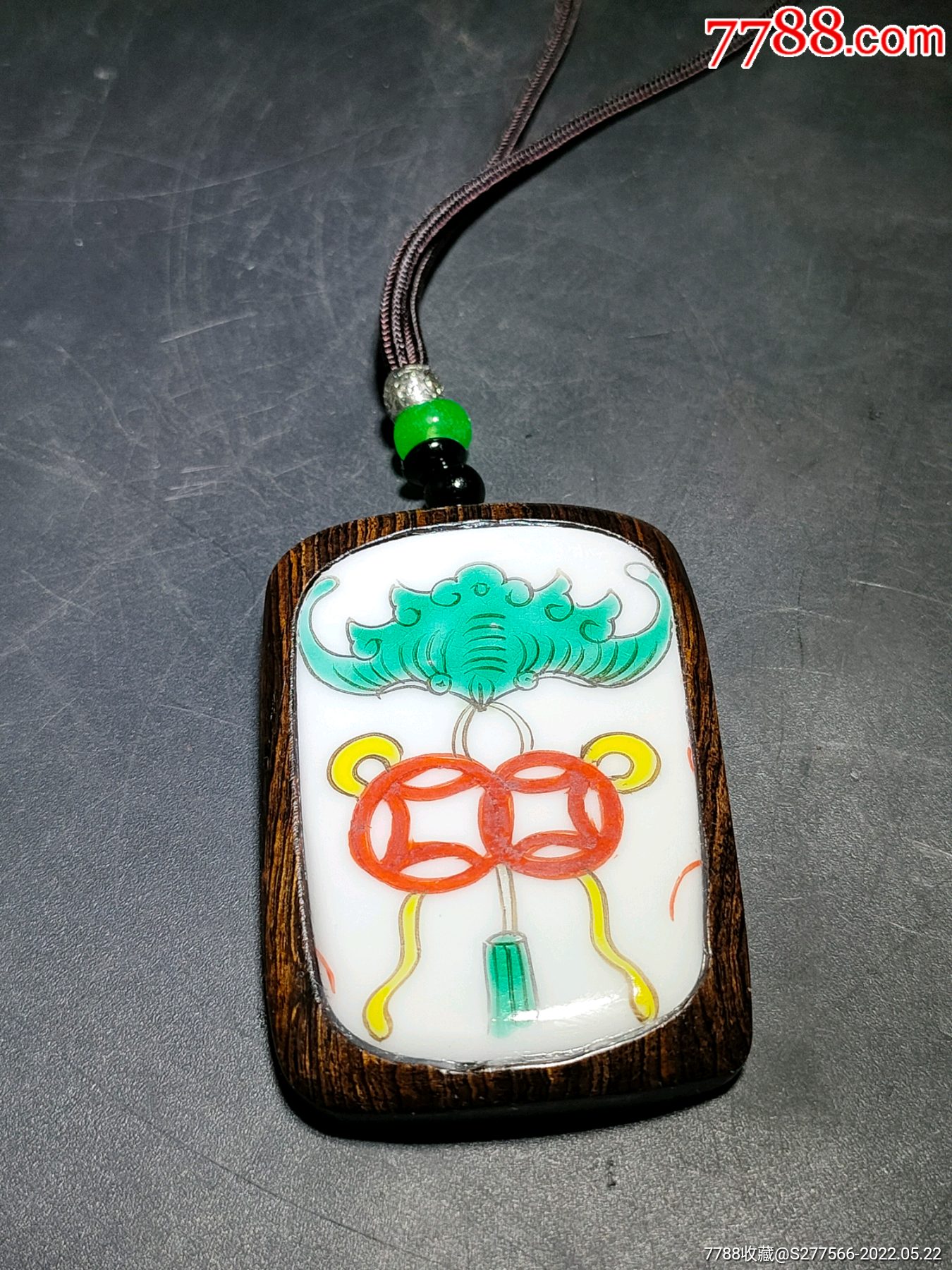 清代乾隆粉彩福在眼前图瓷片镶嵌紫光檀挂牌