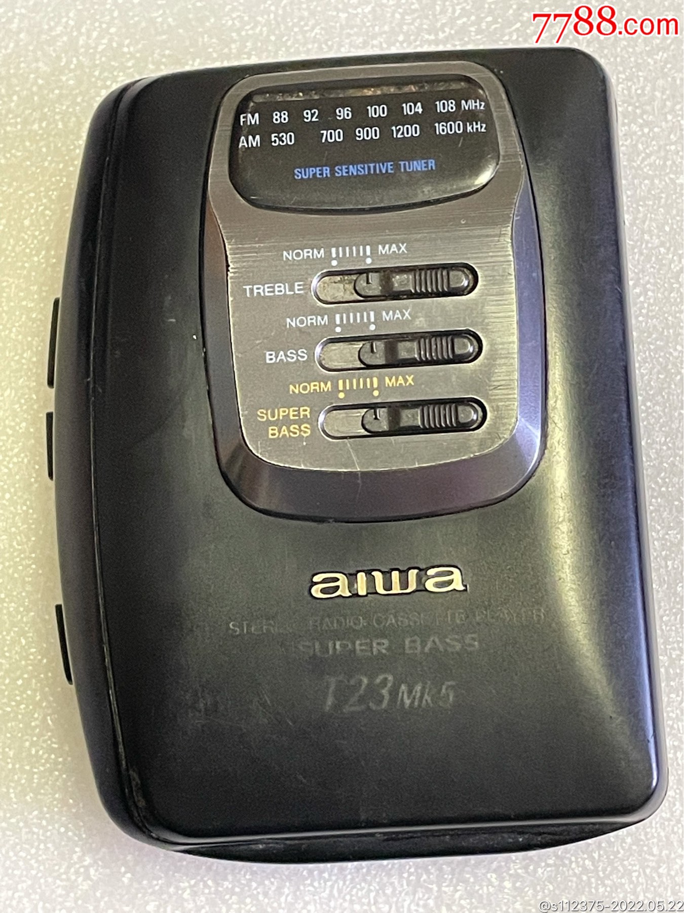 日本原装爱华磁带收音机装上电池磁带能正常运转