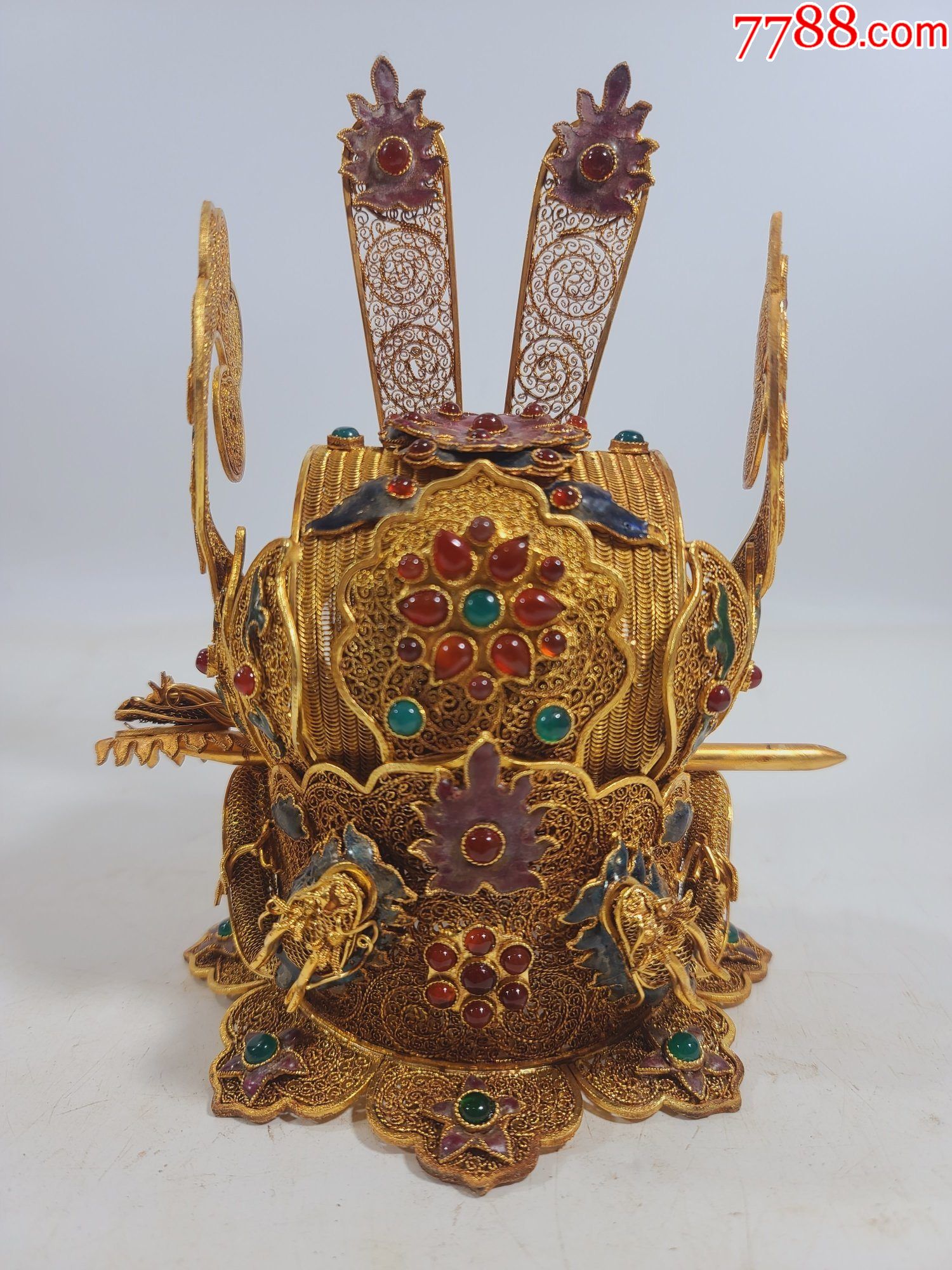 掐丝龙冠镶嵌宝石