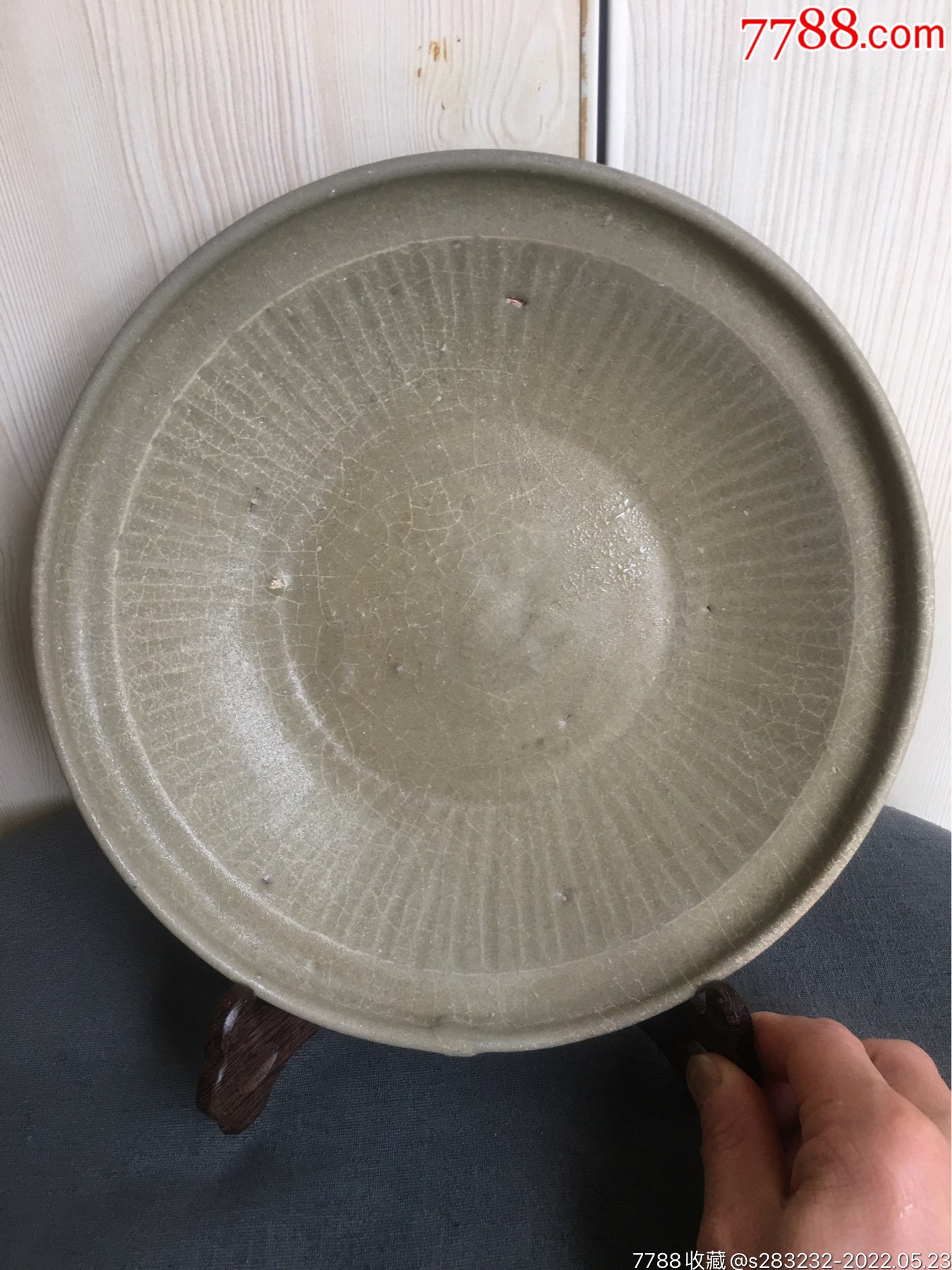 元代龙泉大窑青瓷条纹大盘