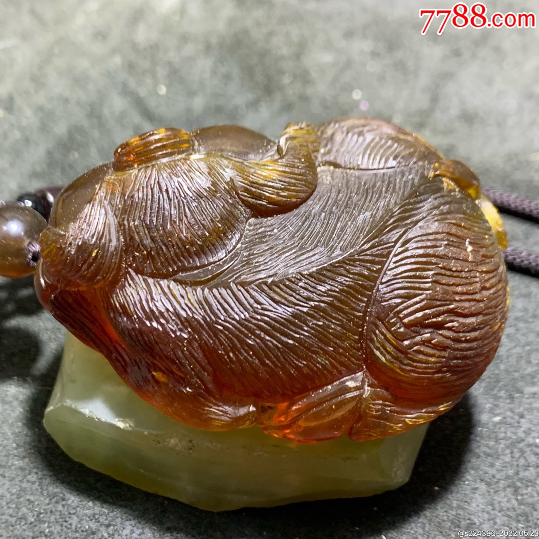 精美缅甸棕红珀雕刻福猪大把件(雕件)一个,_琥珀_第3张_7788琉璃收藏