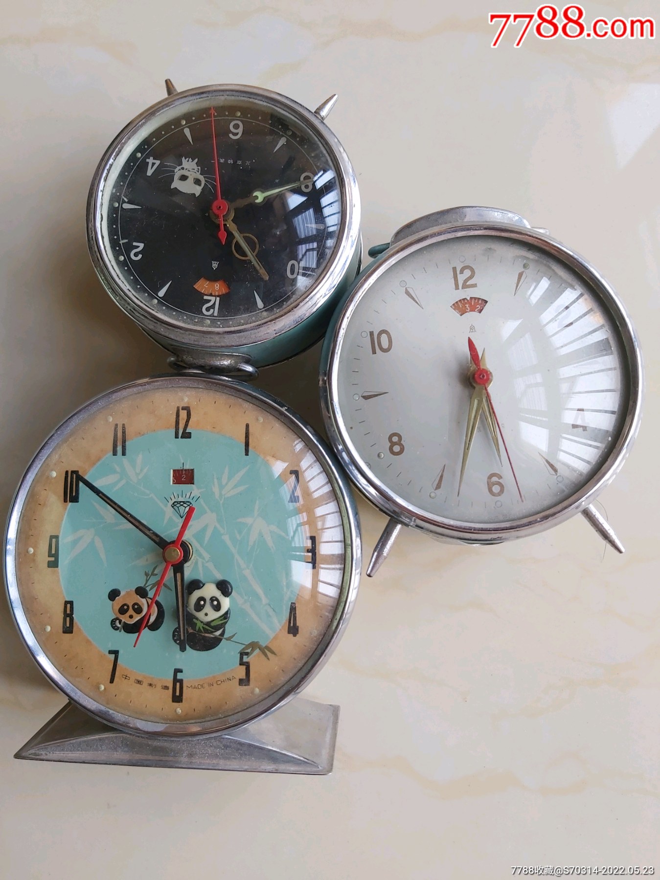 三个机械闹钟老闹钟