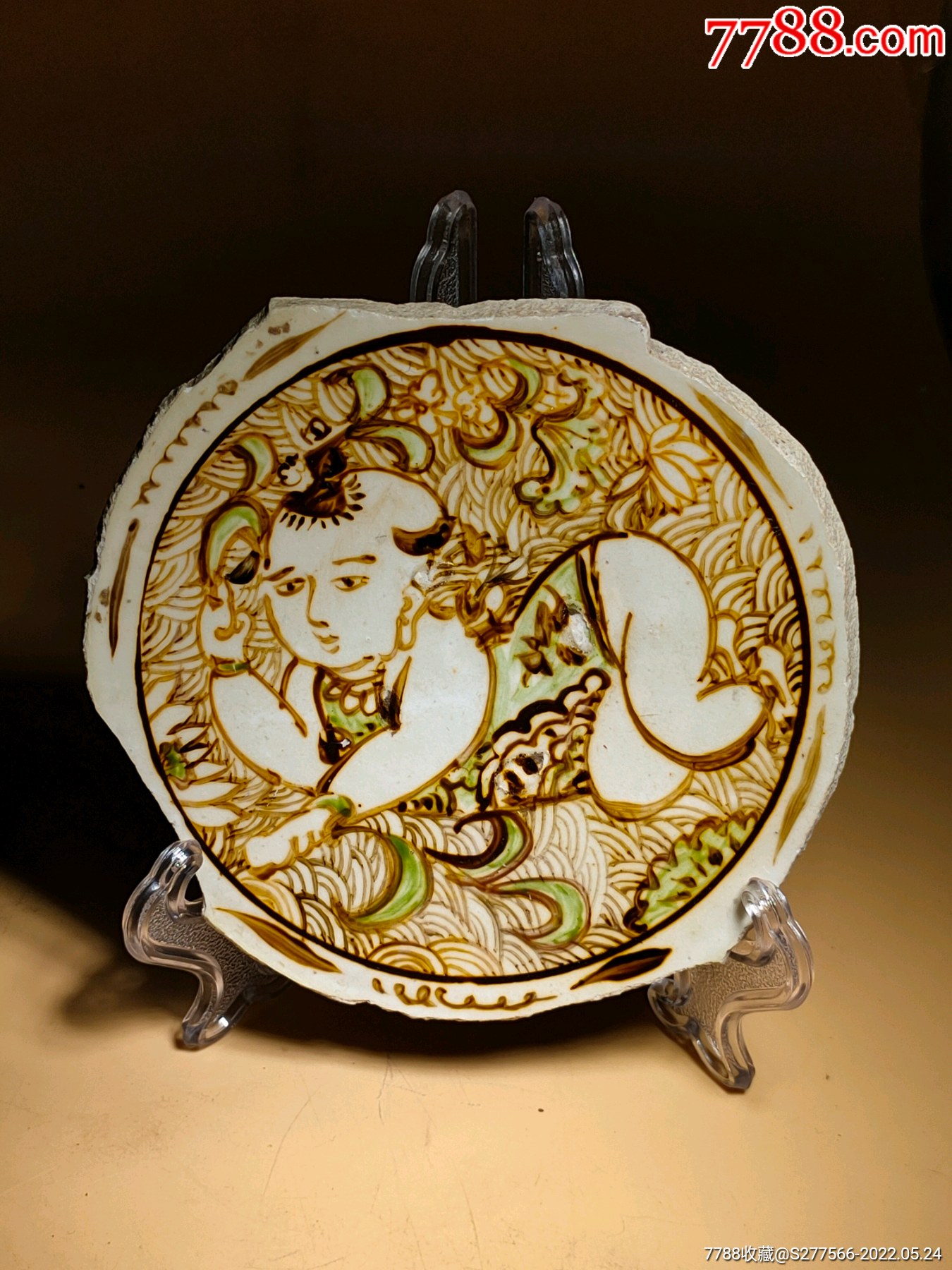 金元时期磁州窑红绿彩绘执莲童子图残碗底瓷片