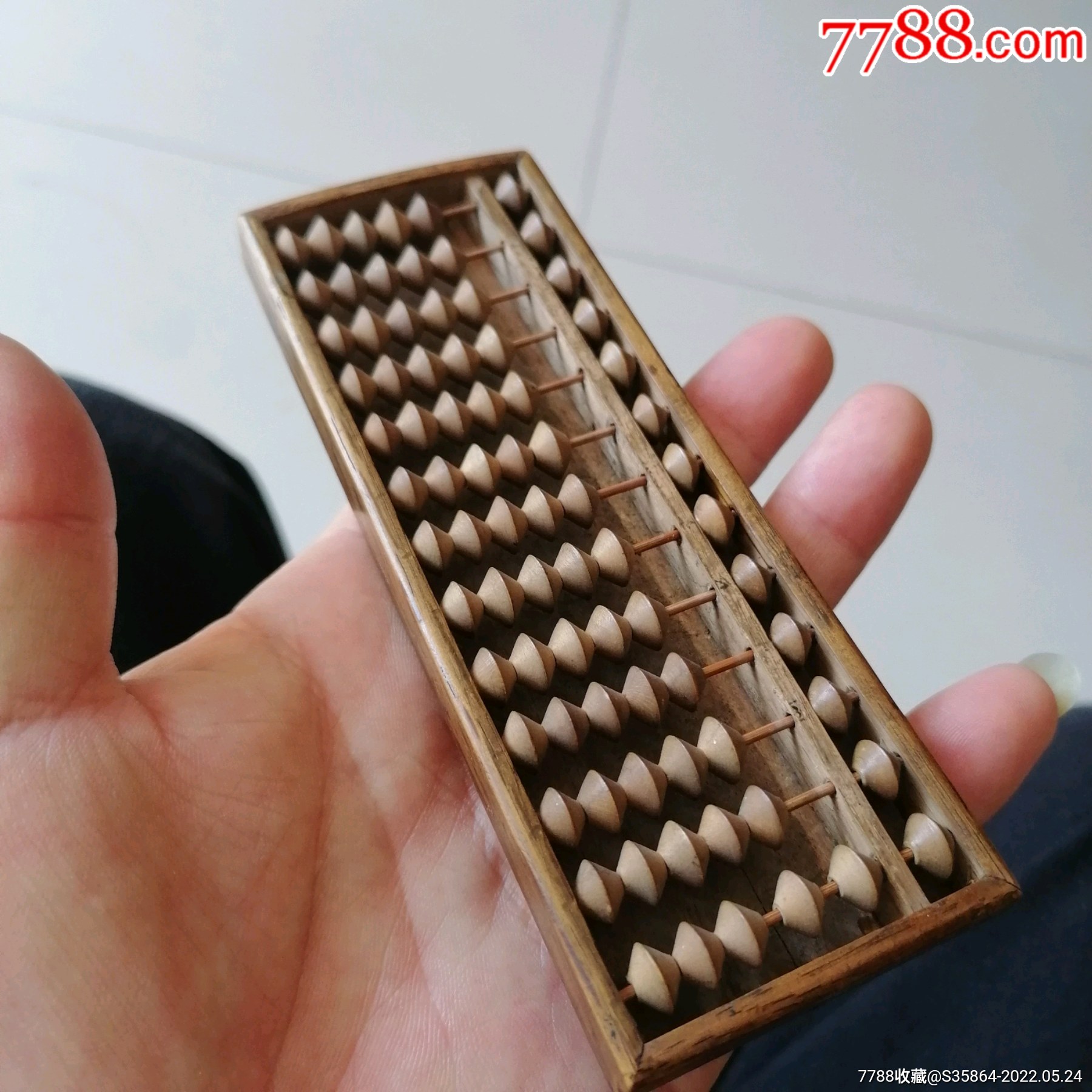 滚动鼠标滚轴,图片即可轻松放大,缩小更多"算盘