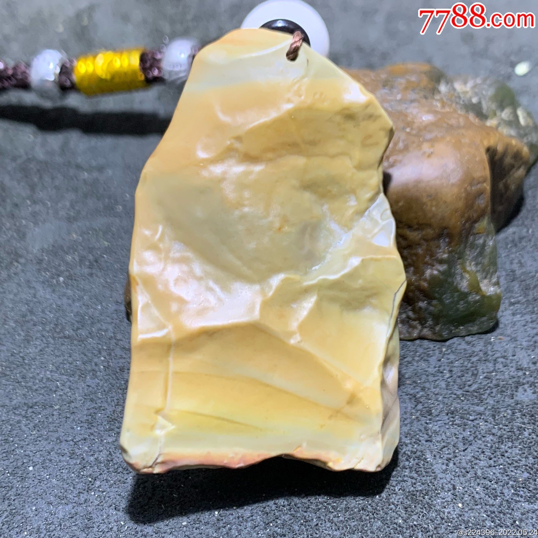 精美天然阿拉善戈壁彩玉原石把件一个