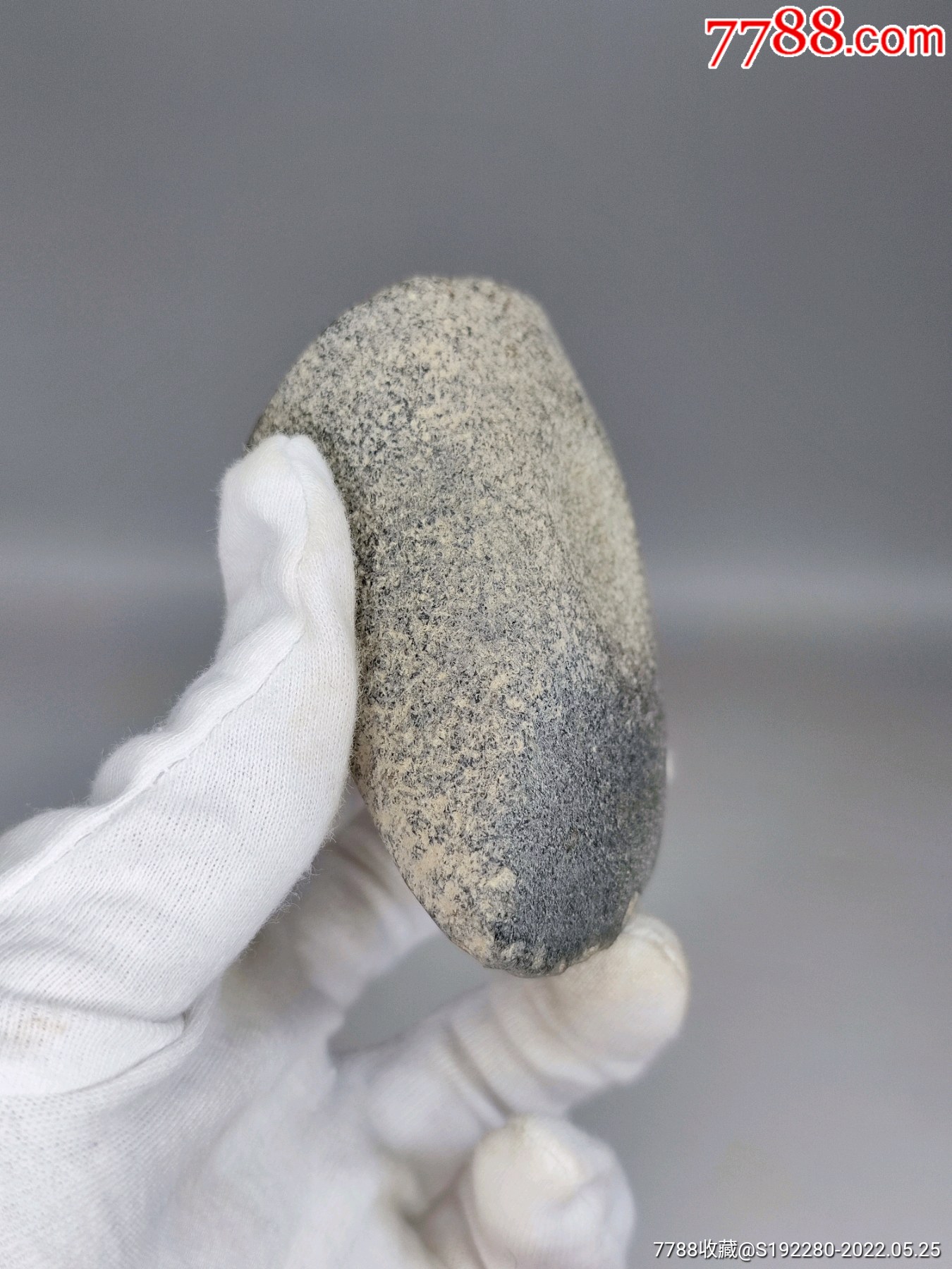 旧石器时代石斧文化时期石斧长85cm宽52cm高42cm