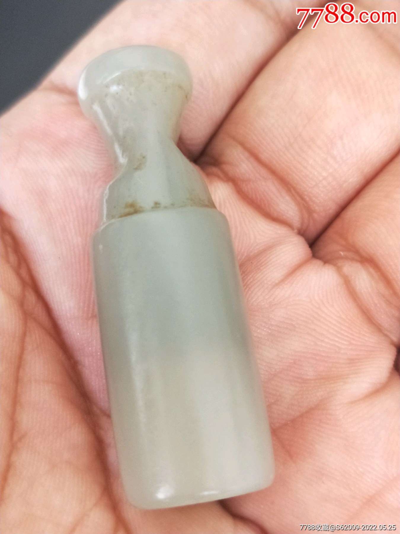 清代新疆和田白玉籽料烟嘴一根