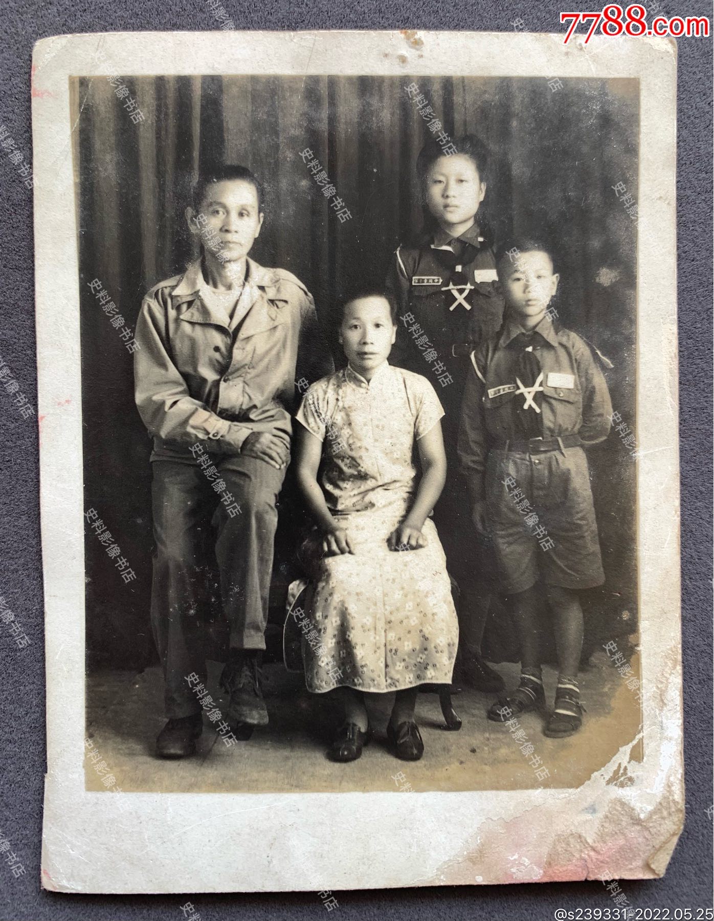 民国时期相馆布景拍摄军人家庭一家四口合影照一枚