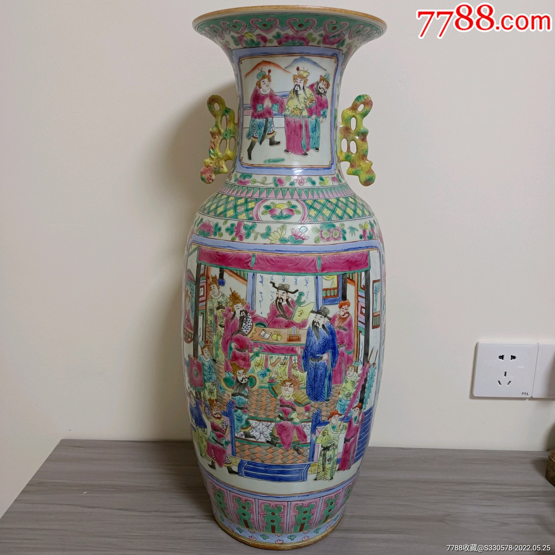 同治粉彩人物大花瓶