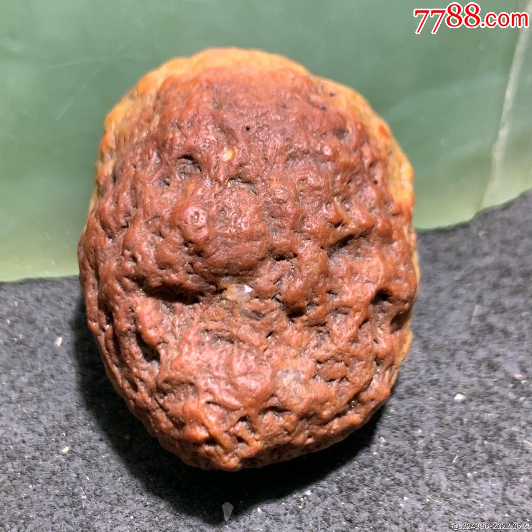 精美戈壁红皮筋脉石原石一颗