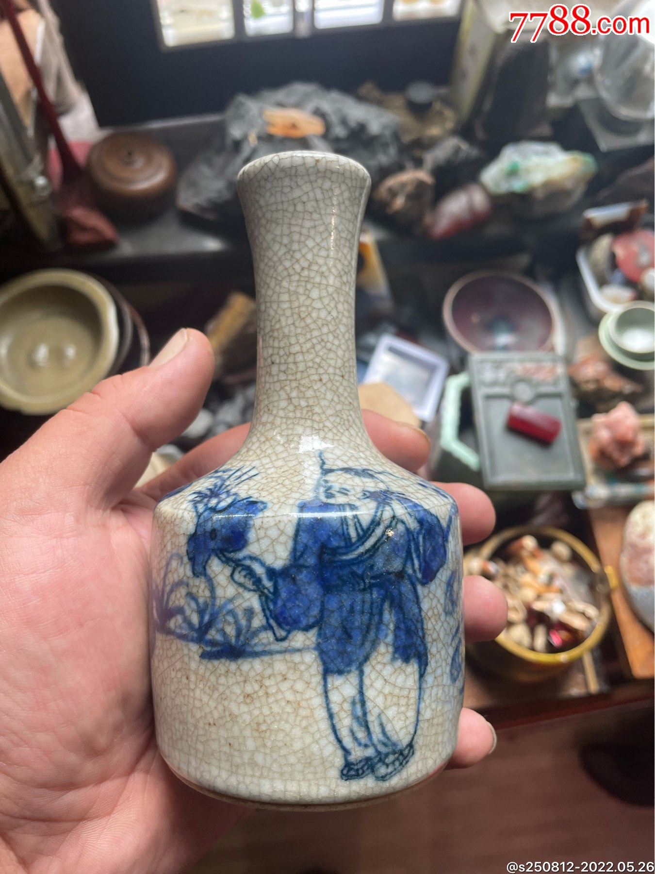 清代哥釉青花瓶