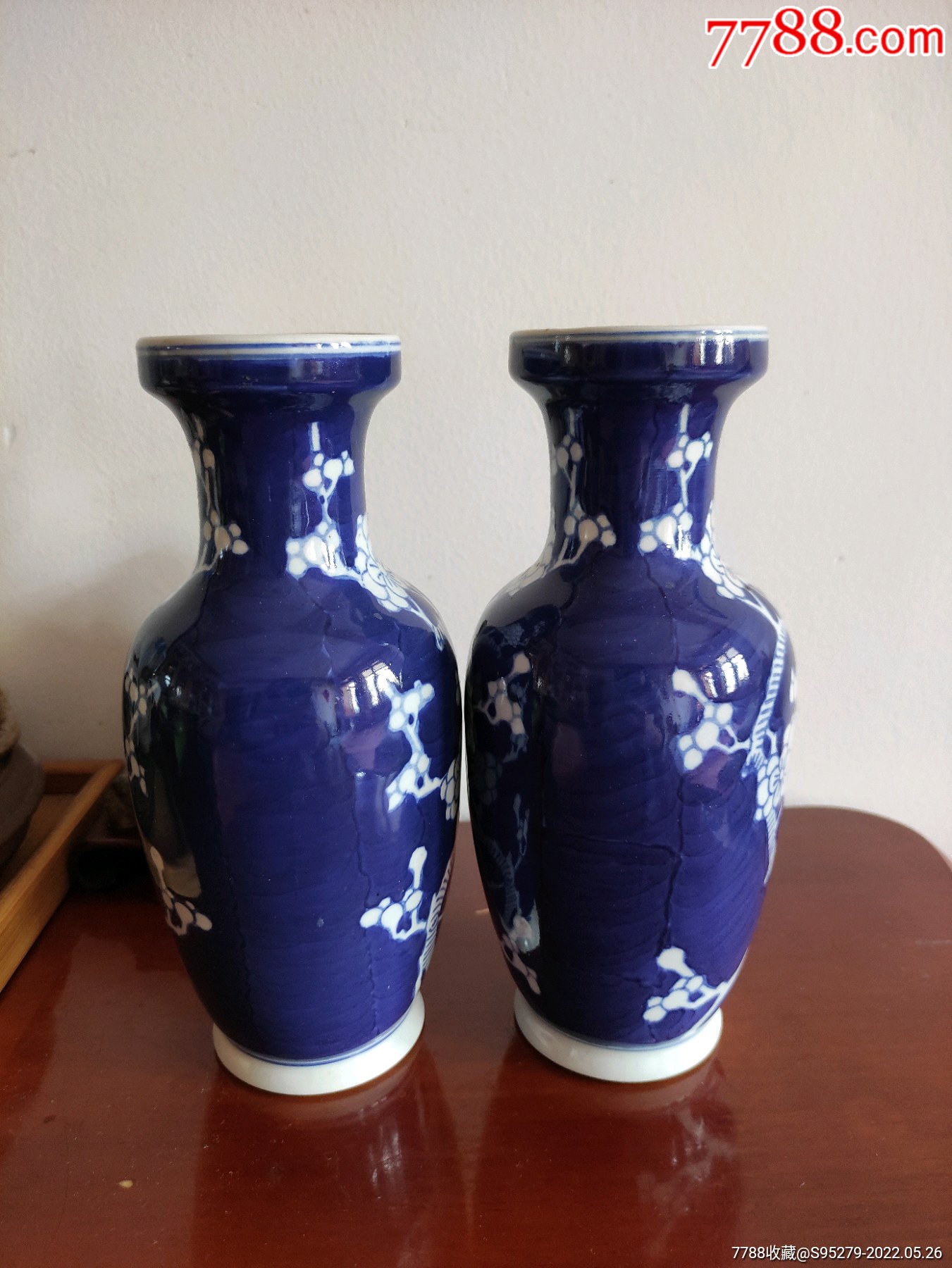 出口创汇时期青花冰梅瓶一对