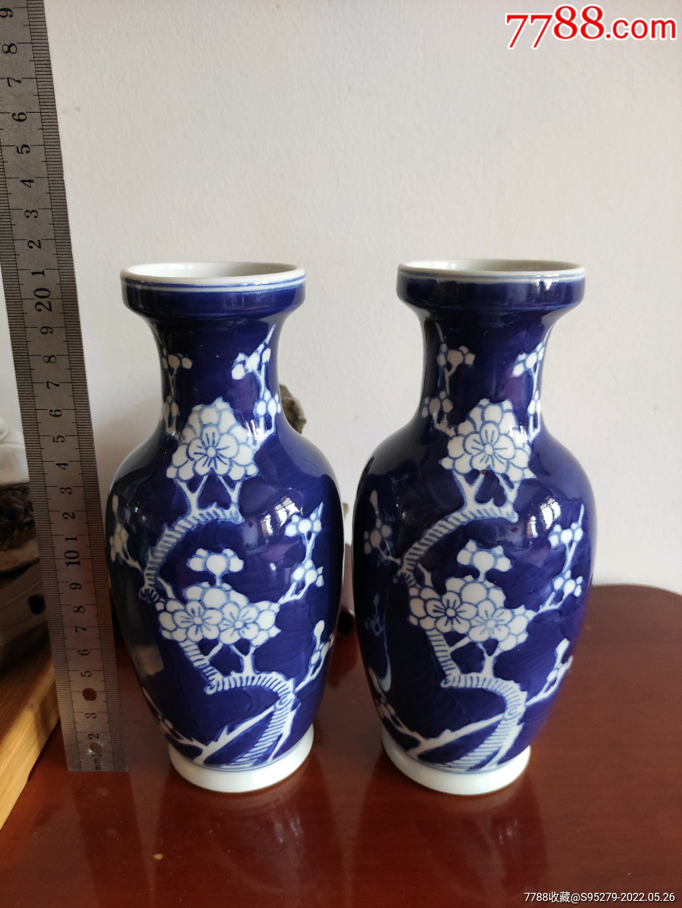 出口创汇时期青花冰梅瓶一对