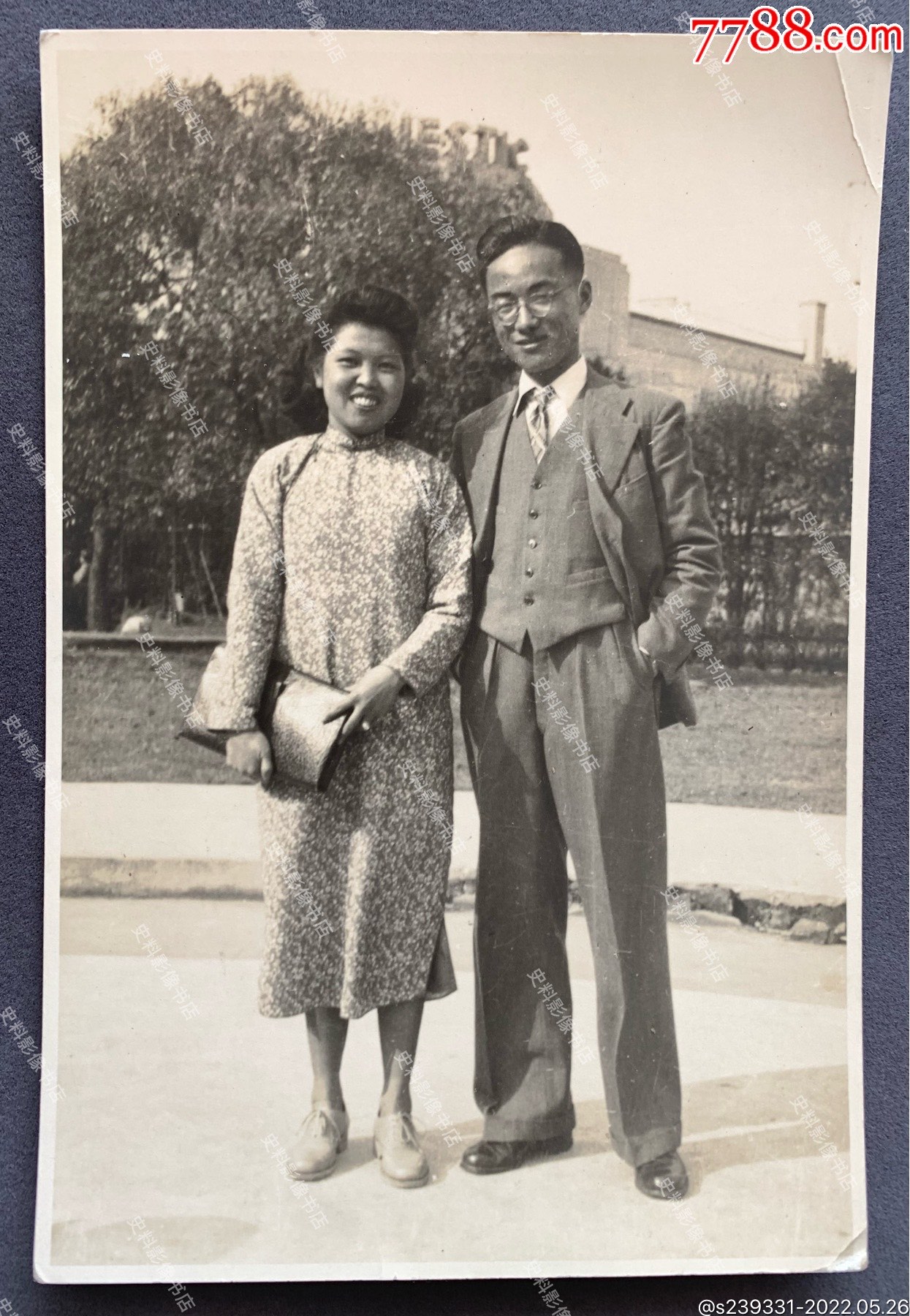 滚动鼠标滚轴,图片即可轻松放大,缩小更多"老照片