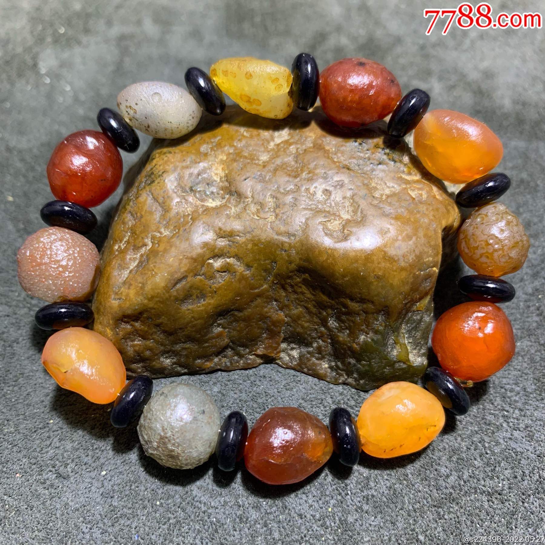 精美阿拉善彩珠玛瑙原石手串一条