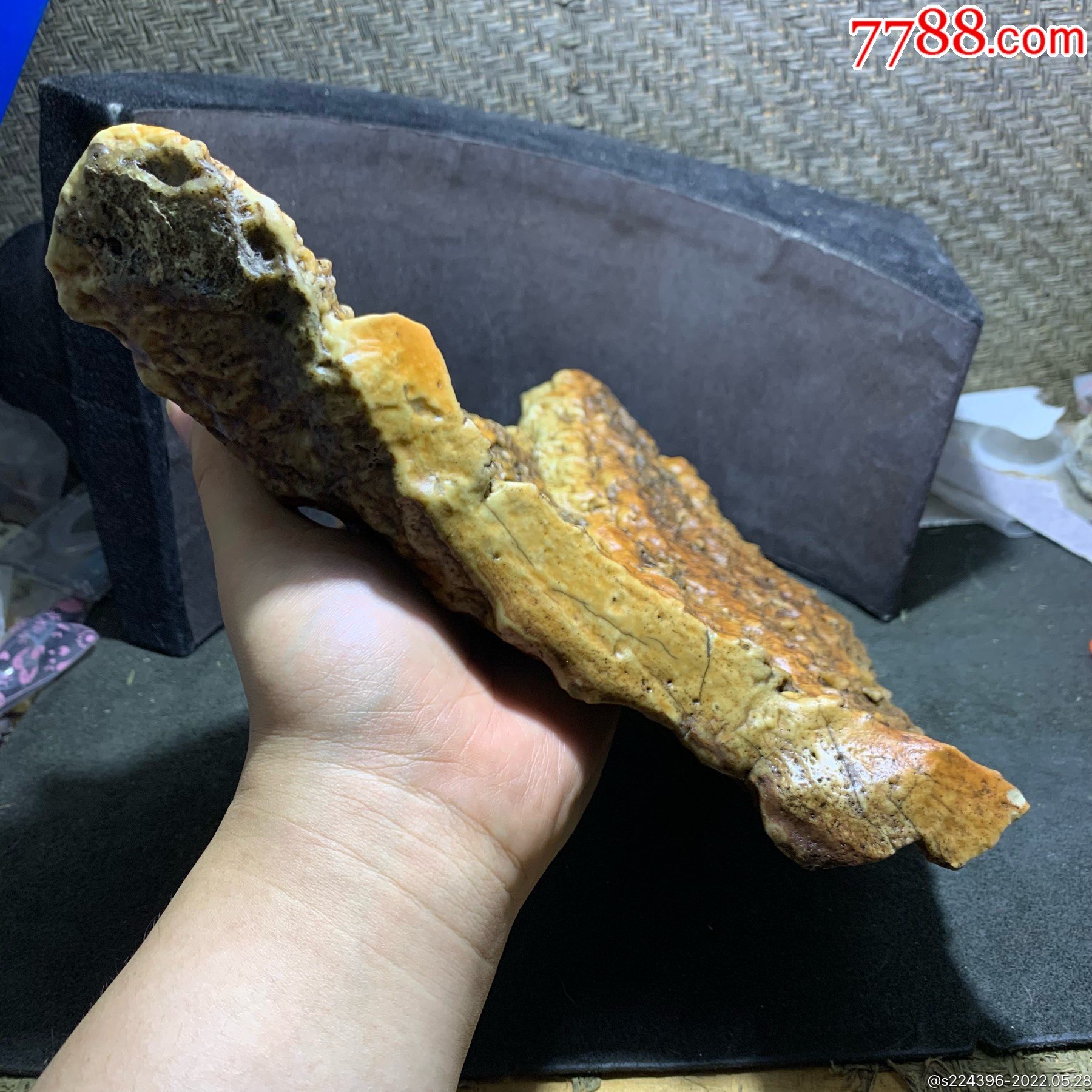 仅此一块天然精品阿拉善沙漠漆斧头形原石大摆件一块