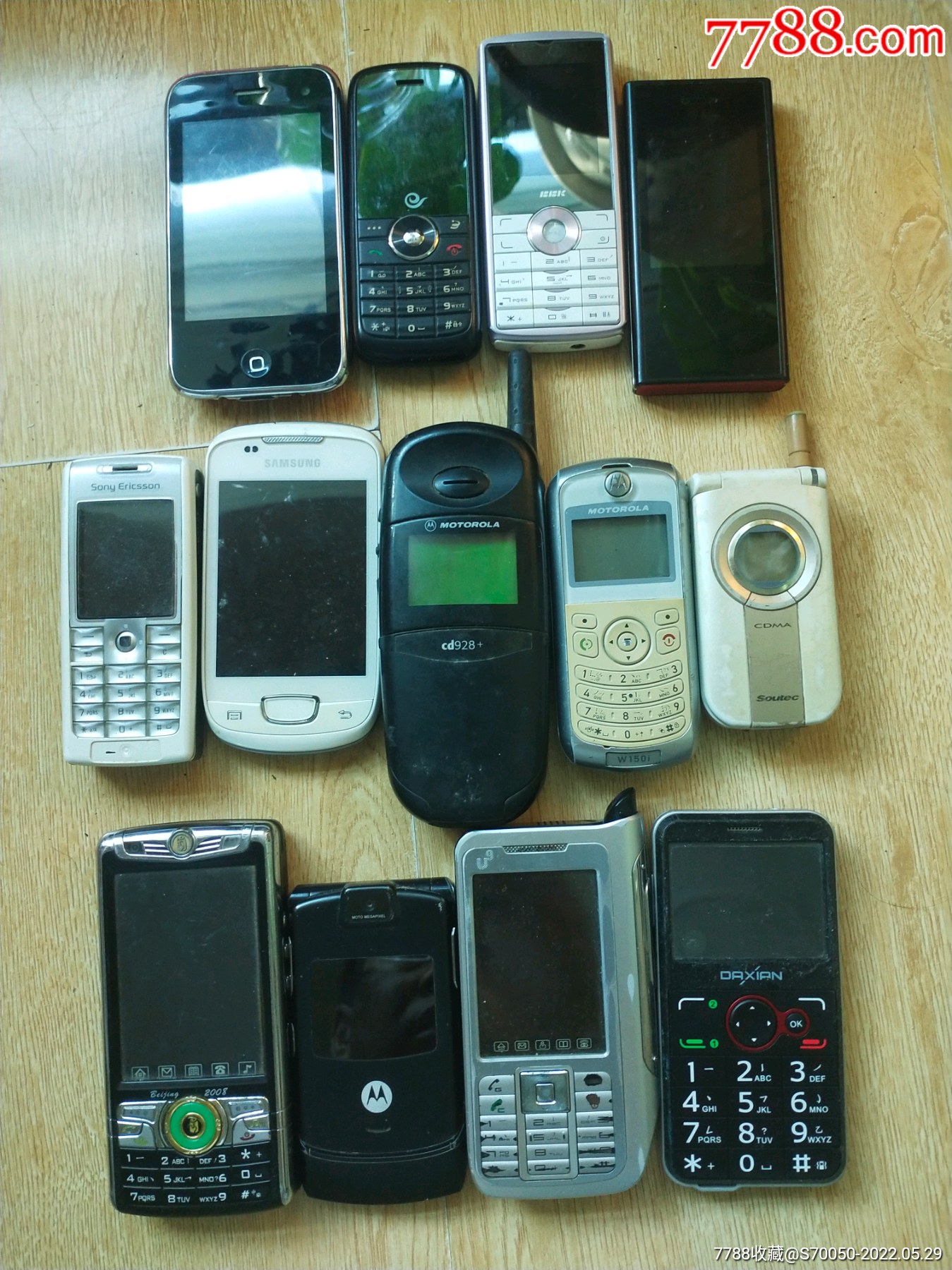 大量旧手机图片图片