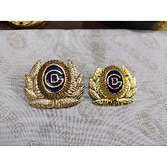 北京地铁帽徽一对