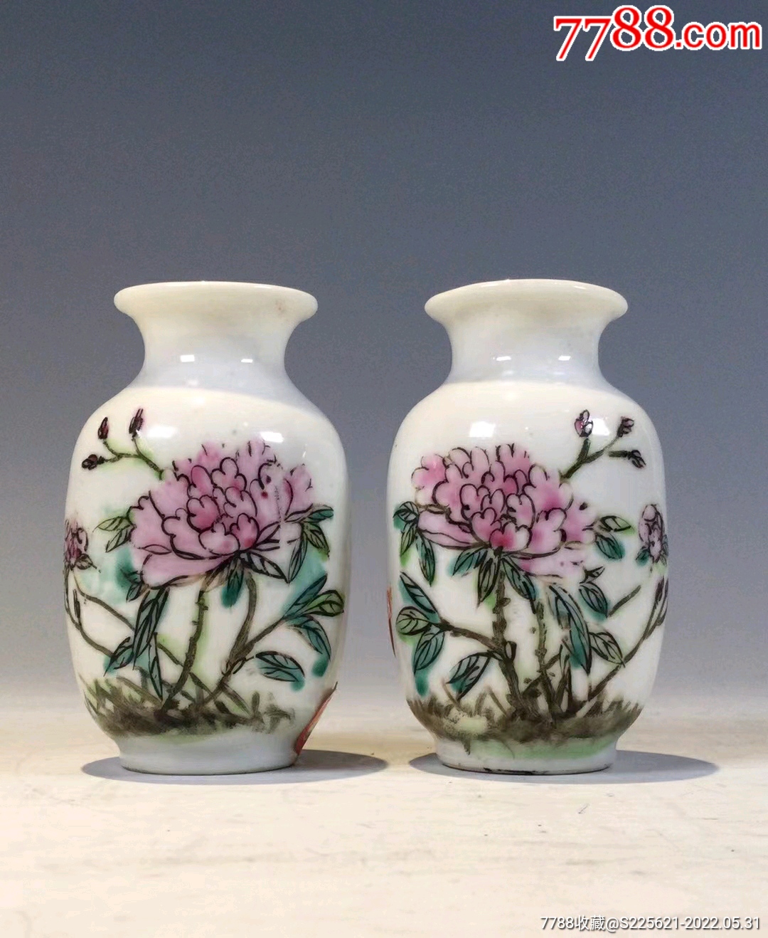 民国粉彩花卉灯笼瓶一对