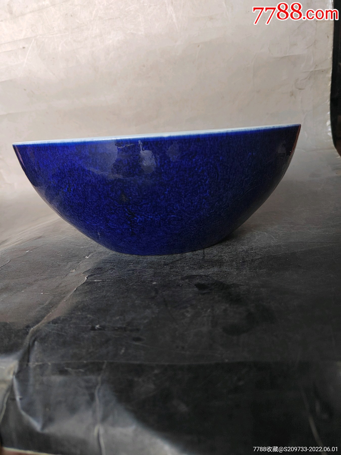 撒蓝釉骰子碗