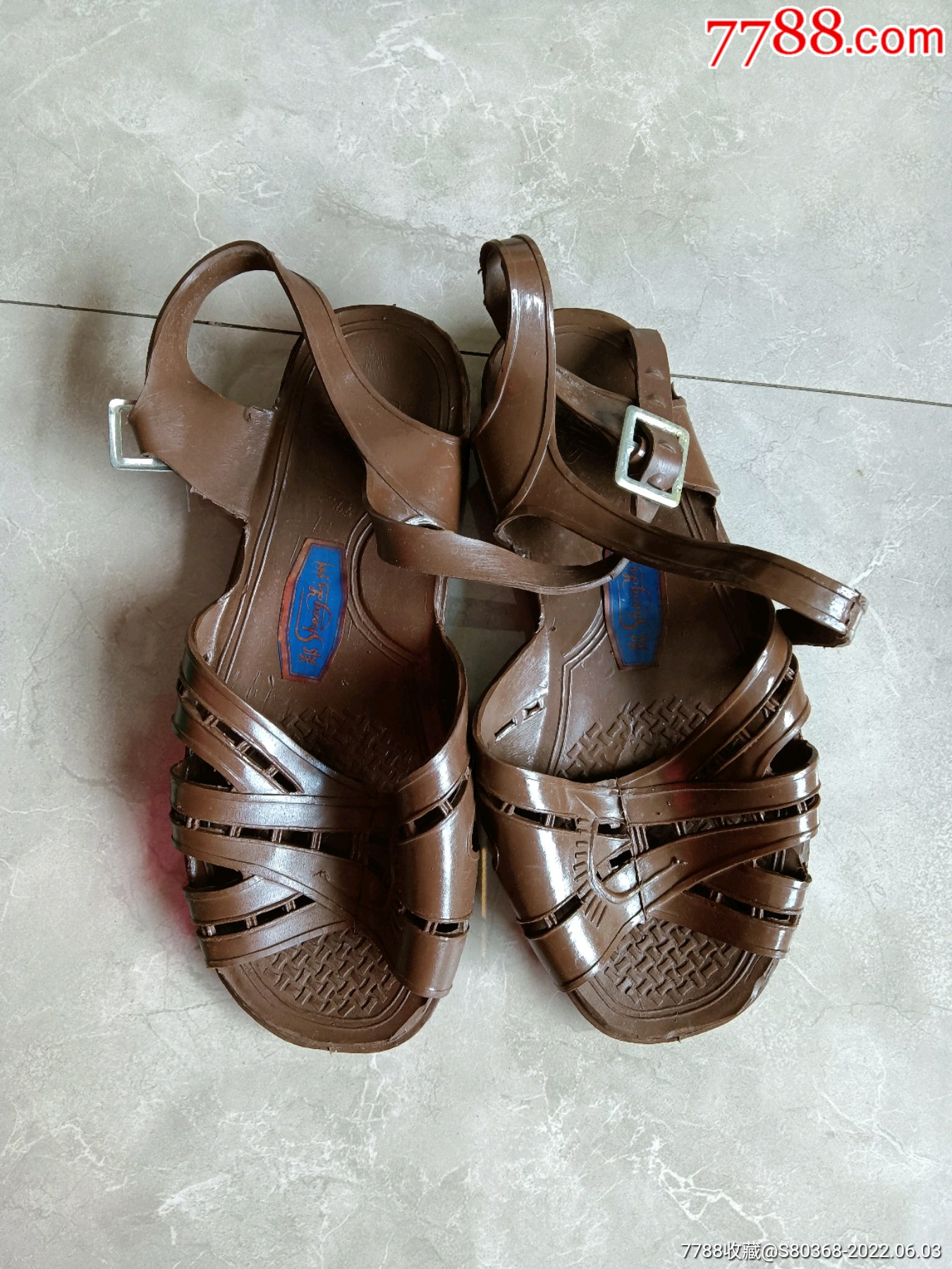 八十年代怀旧收藏品一一儿童塑料男孩凉鞋