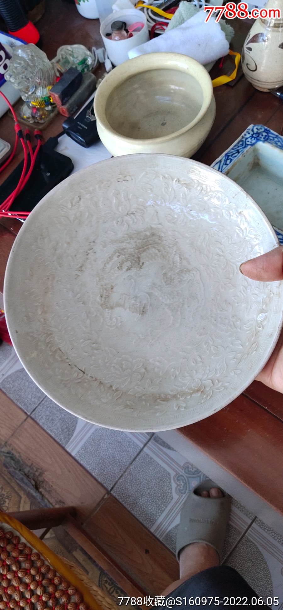 白釉印花双龙花卉纹供盘一个,完整_单色白瓷_图片价格_收藏行情_7788