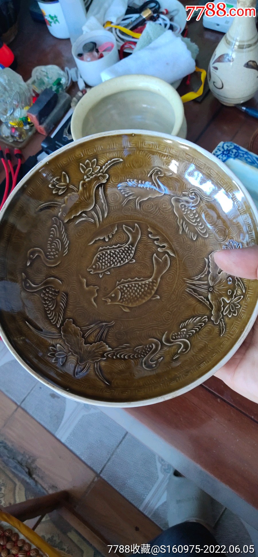 定窑黄釉印花双鱼水鸟花卉纹供盘一个,圈足老窑封一处,余完整-价格