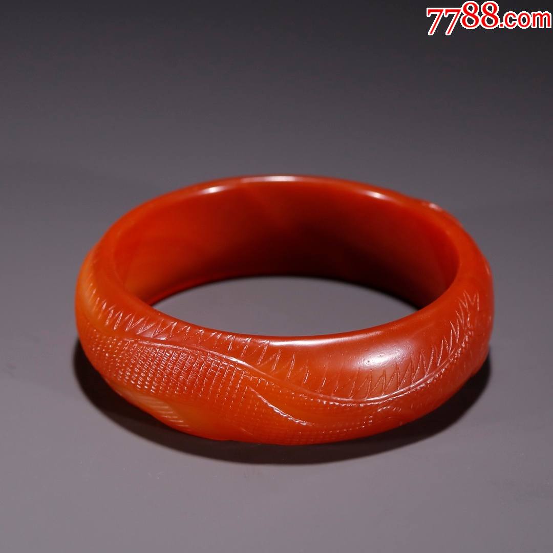 玛瑙雕龙纹手镯